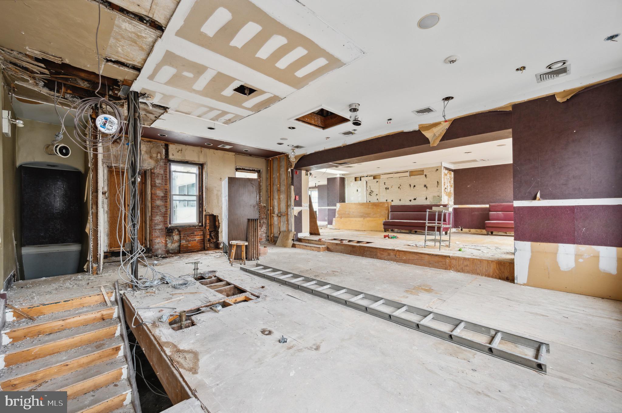 MANAYUNK - Commercial Sale