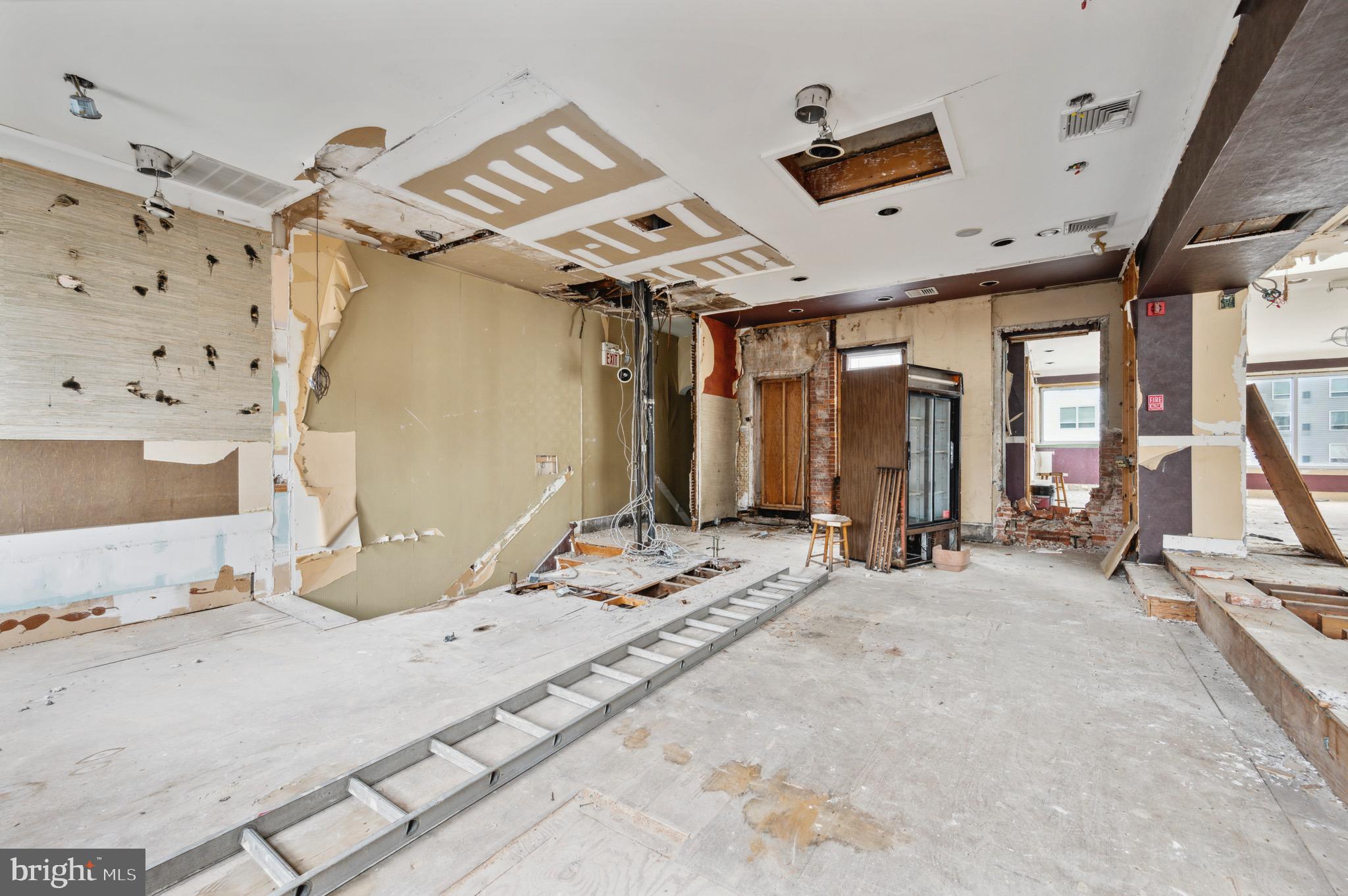 MANAYUNK - Commercial Sale