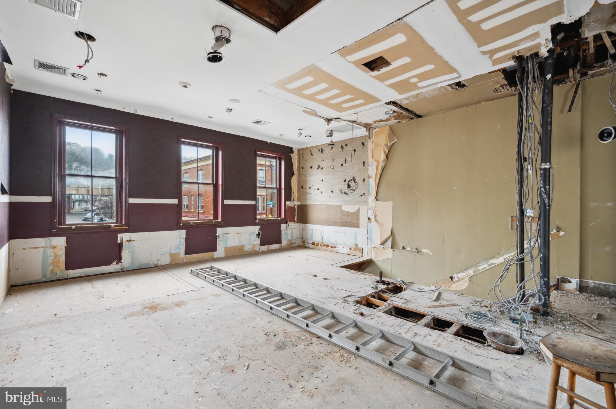 MANAYUNK - Commercial Sale