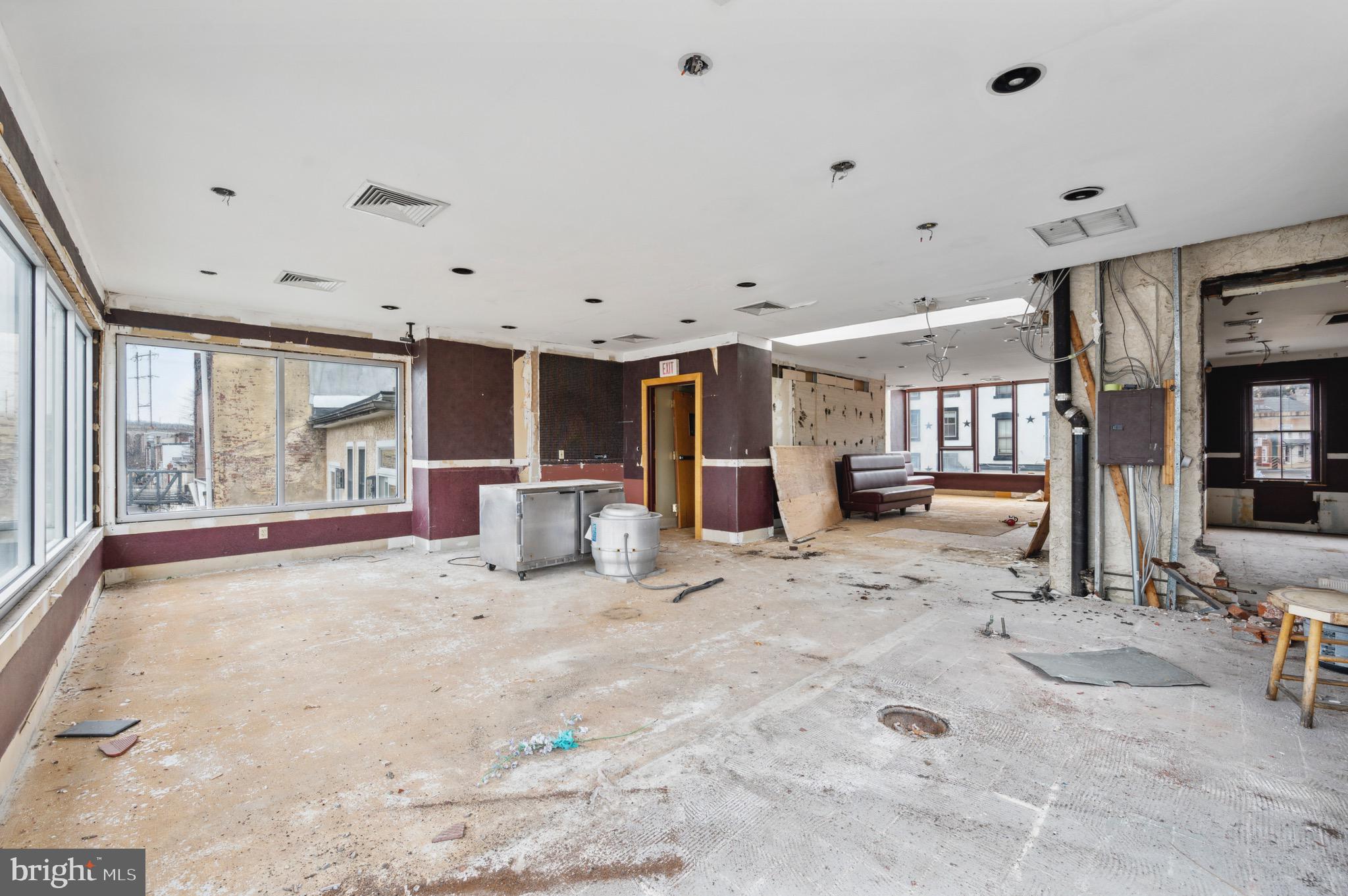 MANAYUNK - Commercial Sale