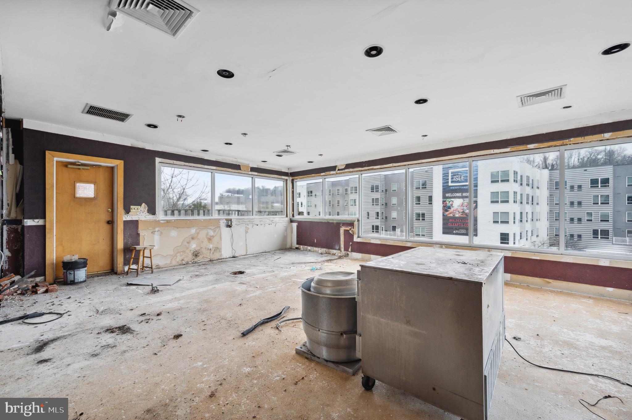 MANAYUNK - Commercial Sale