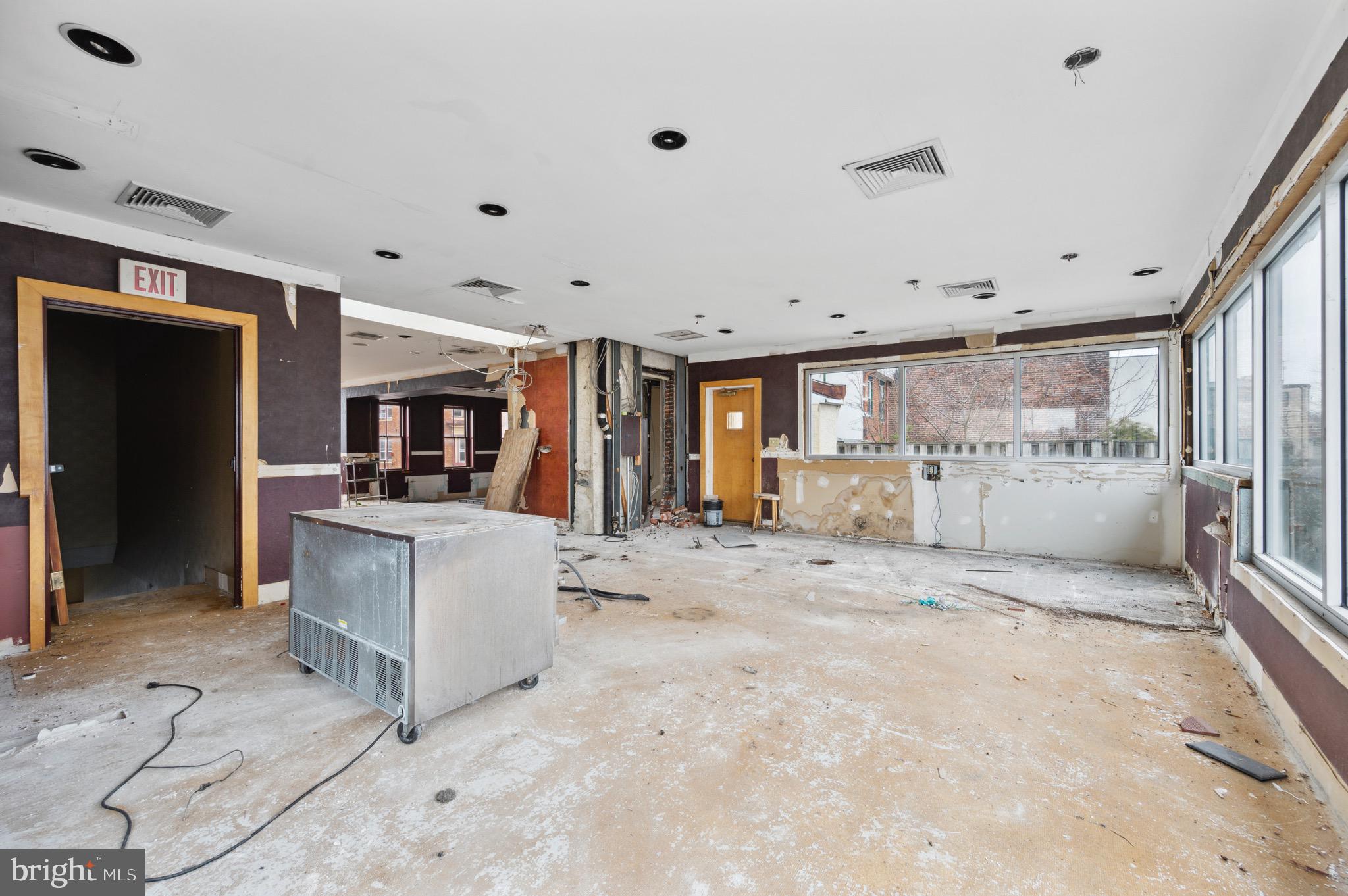 MANAYUNK - Commercial Sale