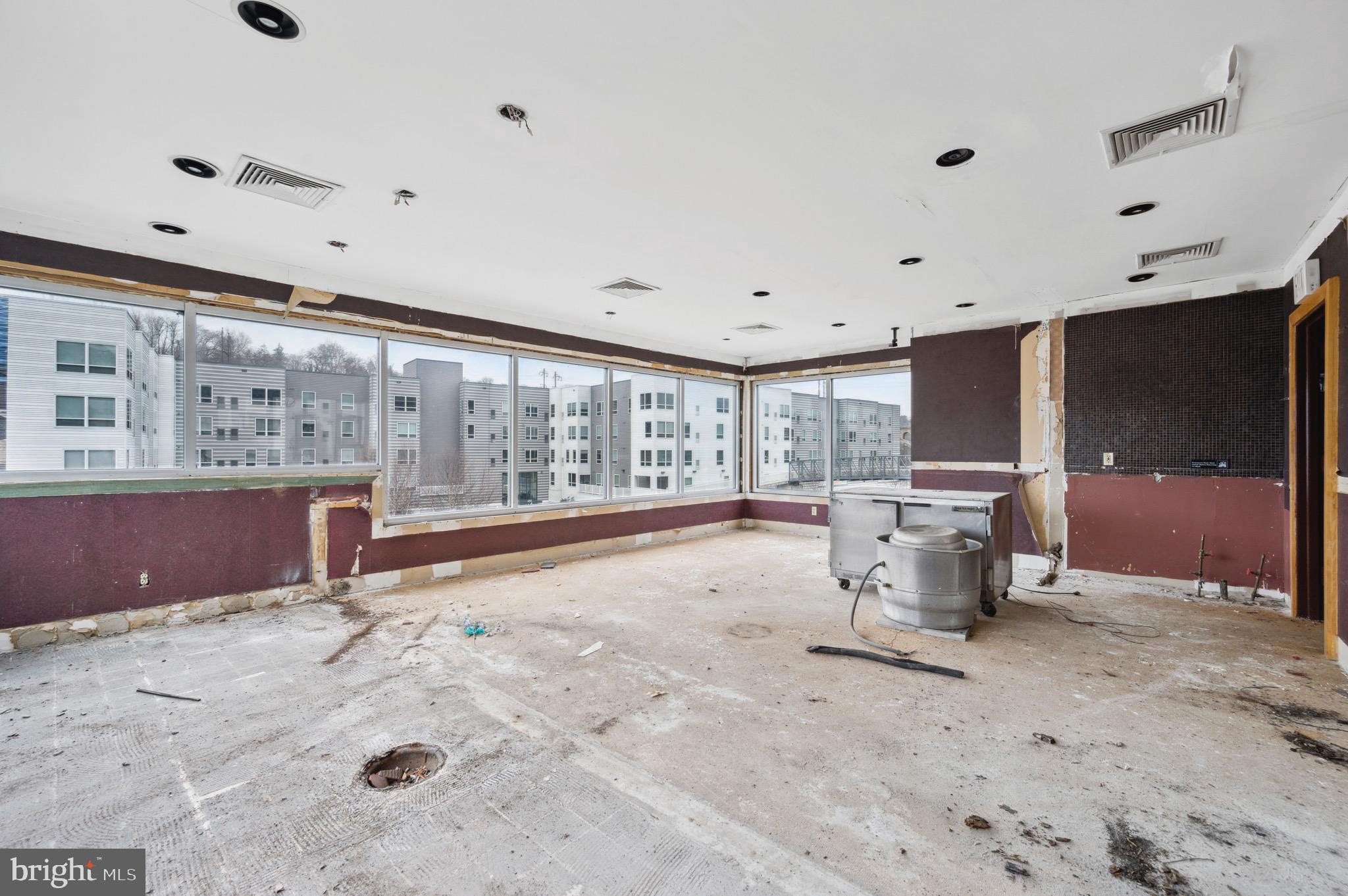 MANAYUNK - Commercial Sale