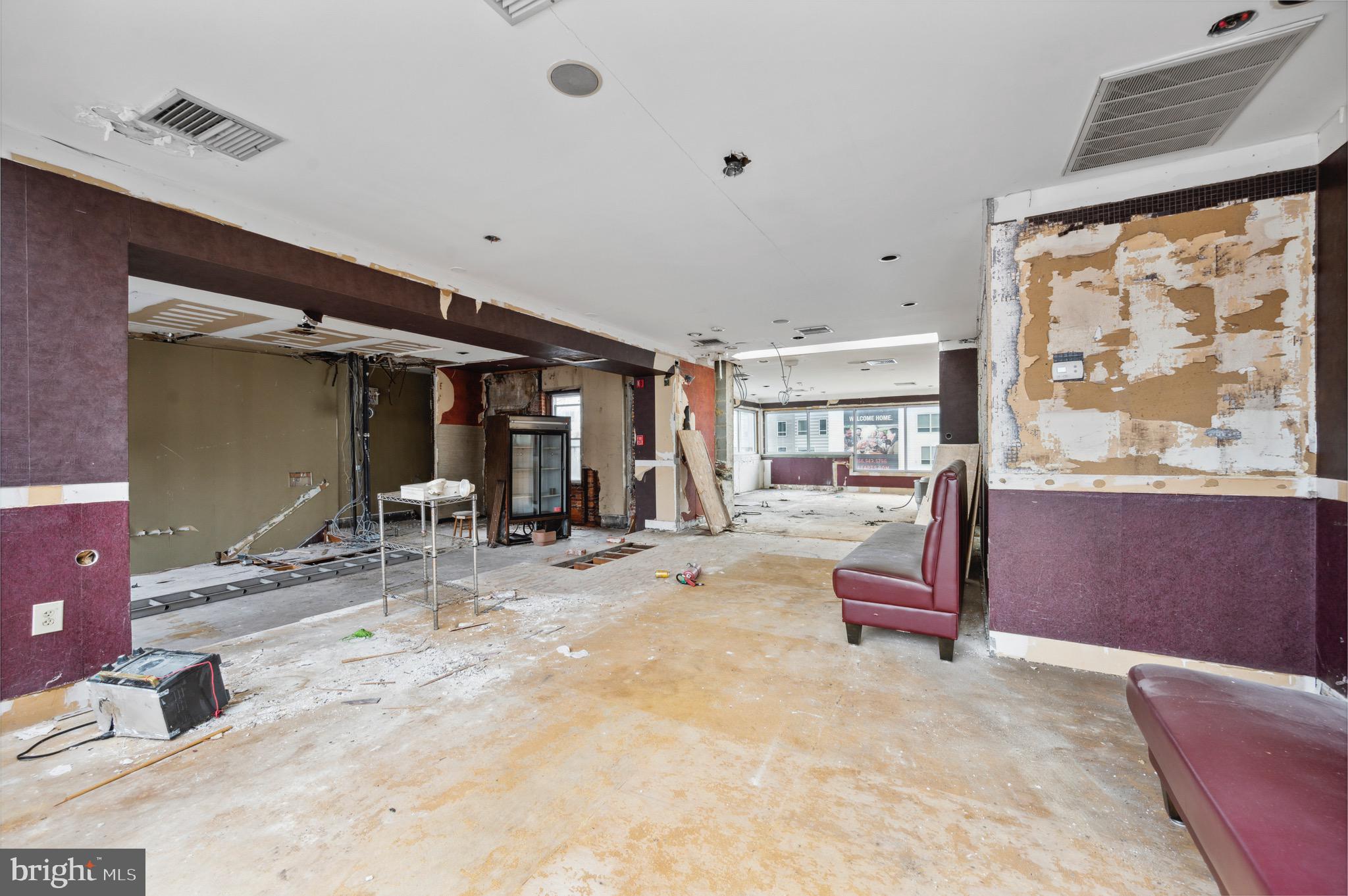 MANAYUNK - Commercial Sale