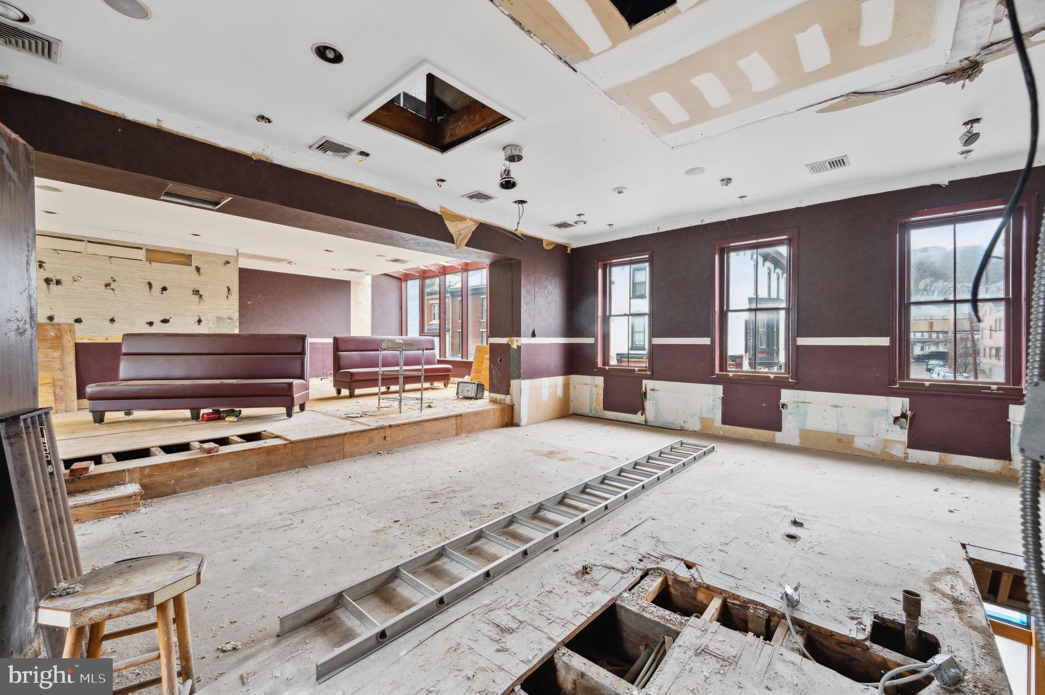 MANAYUNK - Commercial Sale