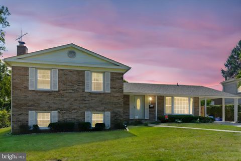 Photo of 13323 Foxhall Drive, SILVER SPRING, MD 20906 (MLS # MDMC2200690) Photo of 13323 Foxhall Drive, SILVER SPRING, MD 20906 (MLS # MDMC2200690)