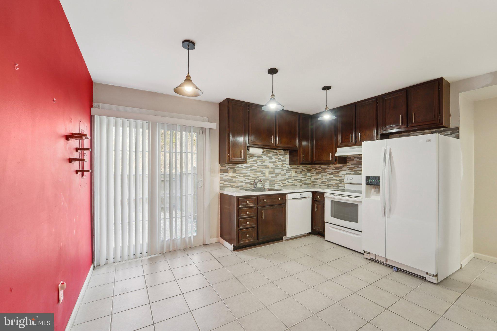 CROFTON MEWS CONDO - Residential