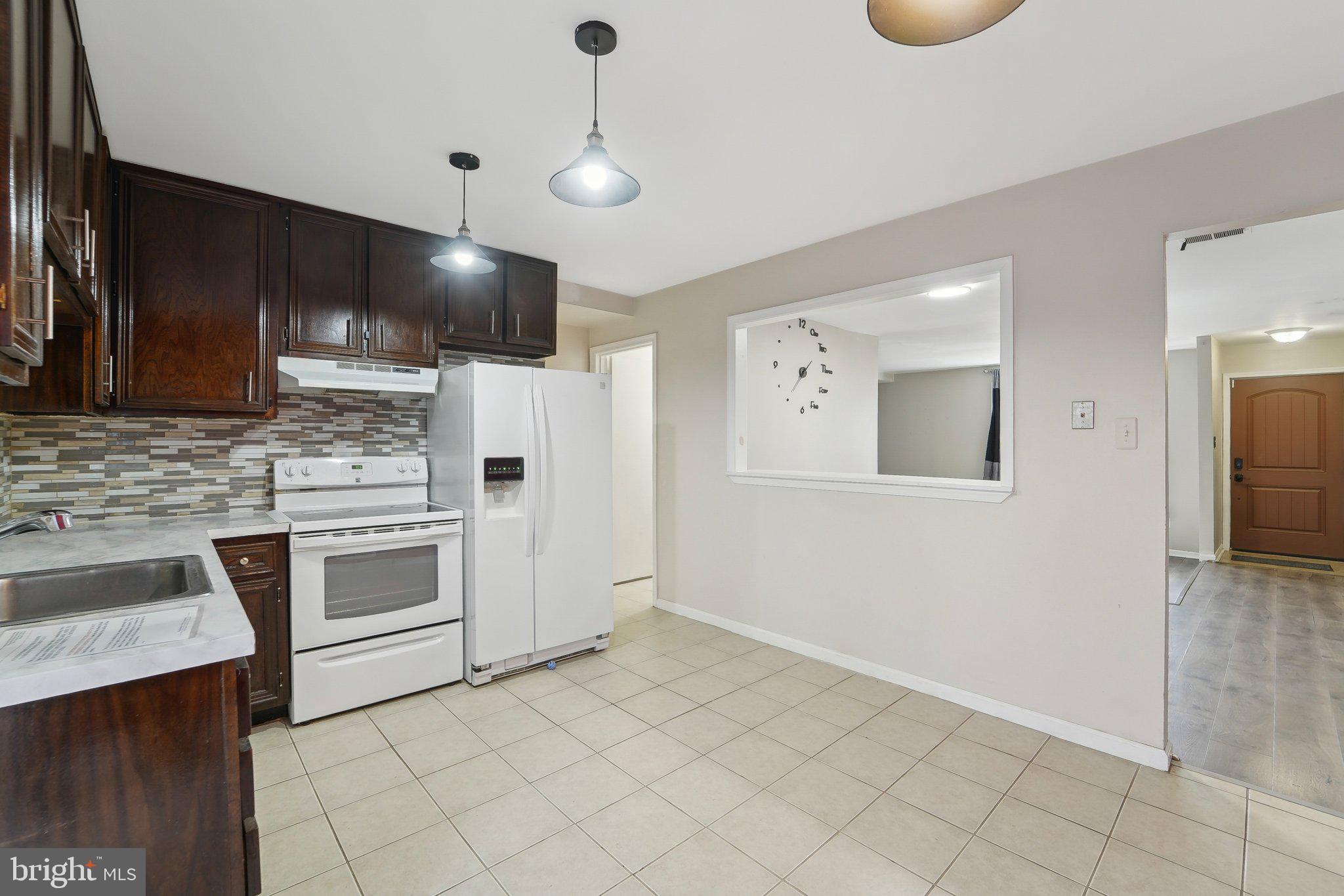 CROFTON MEWS CONDO - Residential