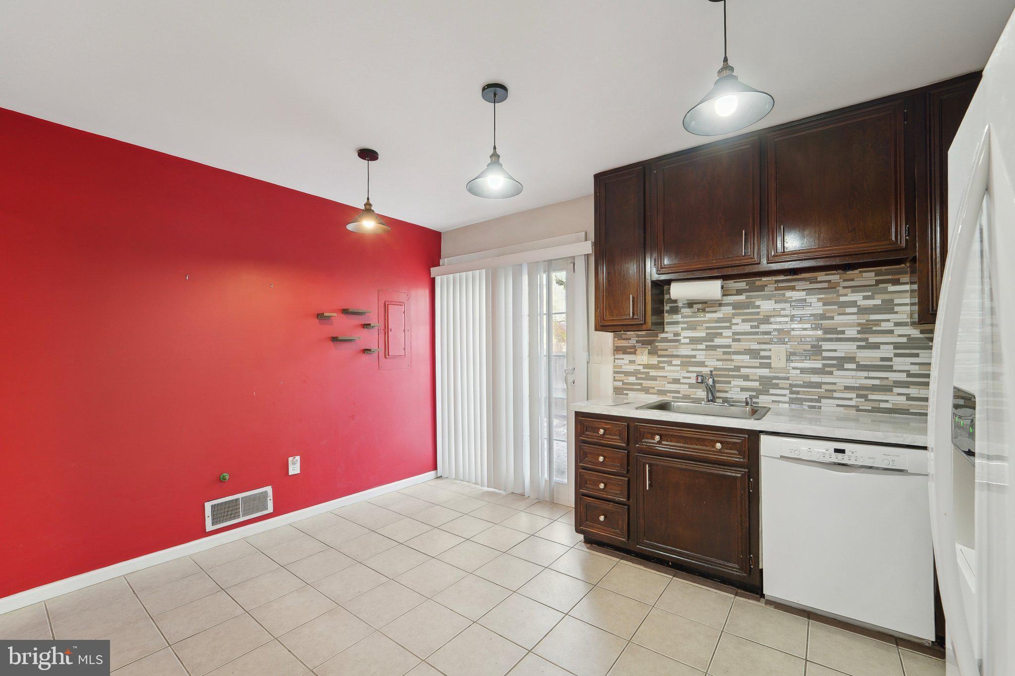 CROFTON MEWS CONDO - Residential