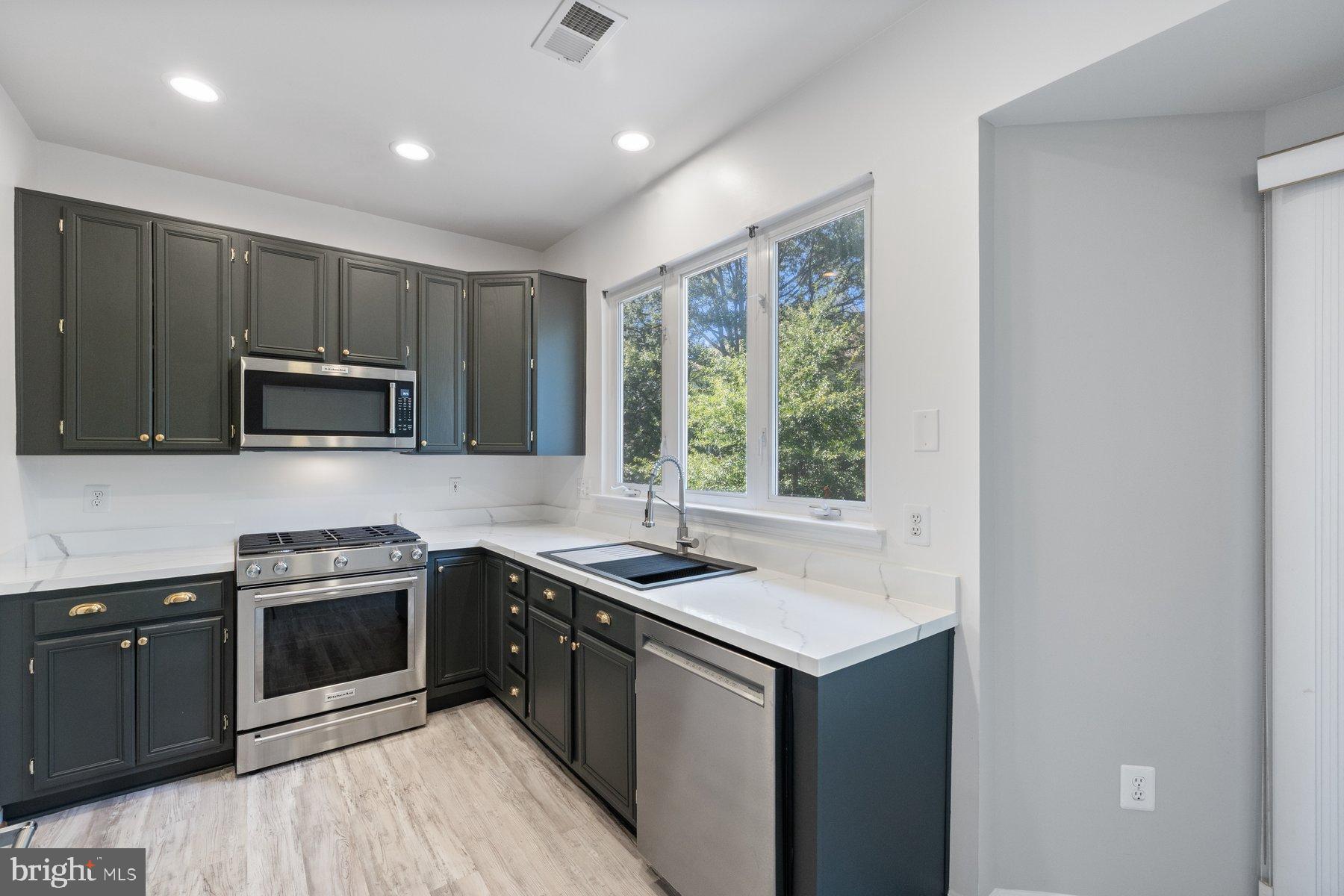 ISLAND CREEK - Residential