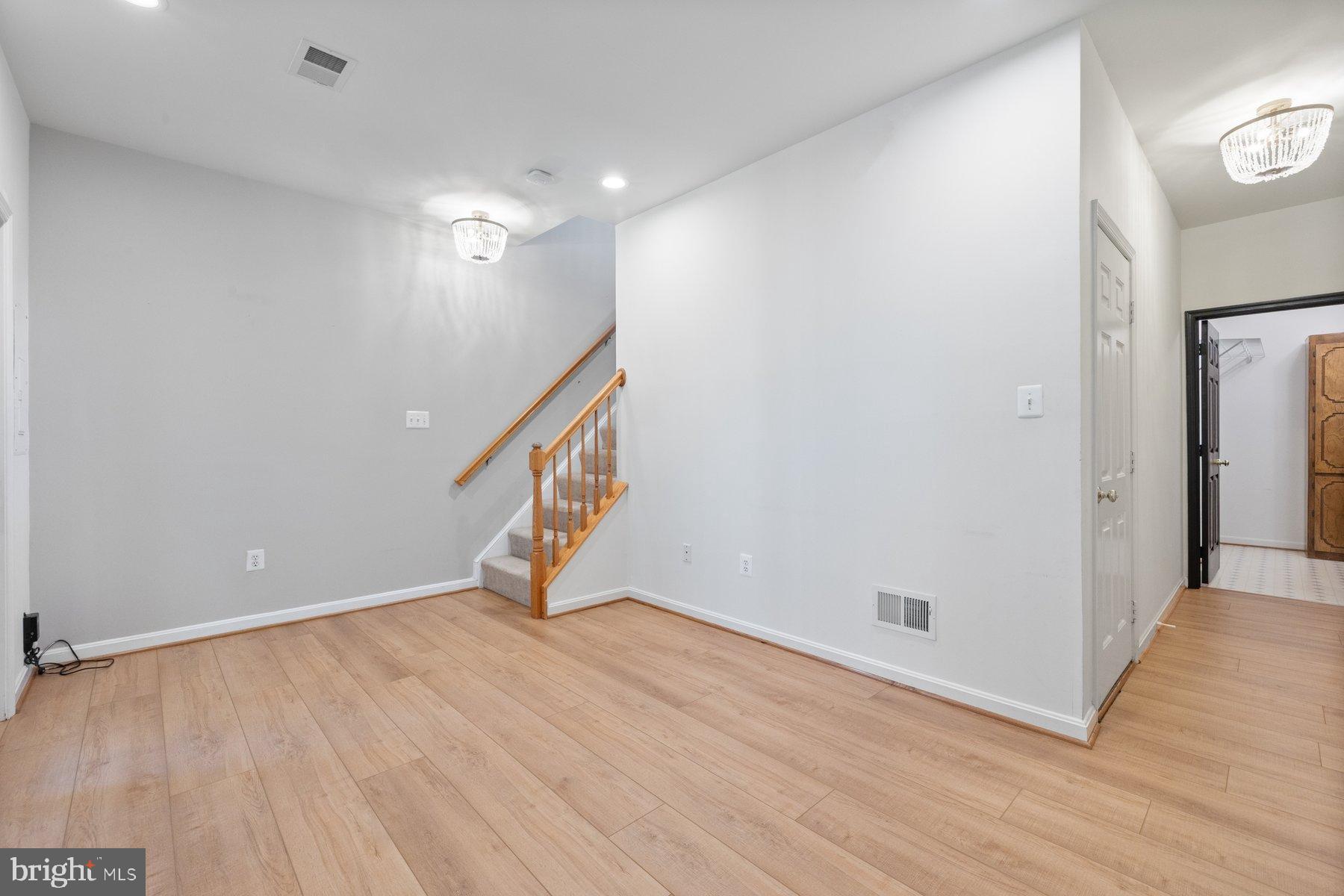 ISLAND CREEK - Residential