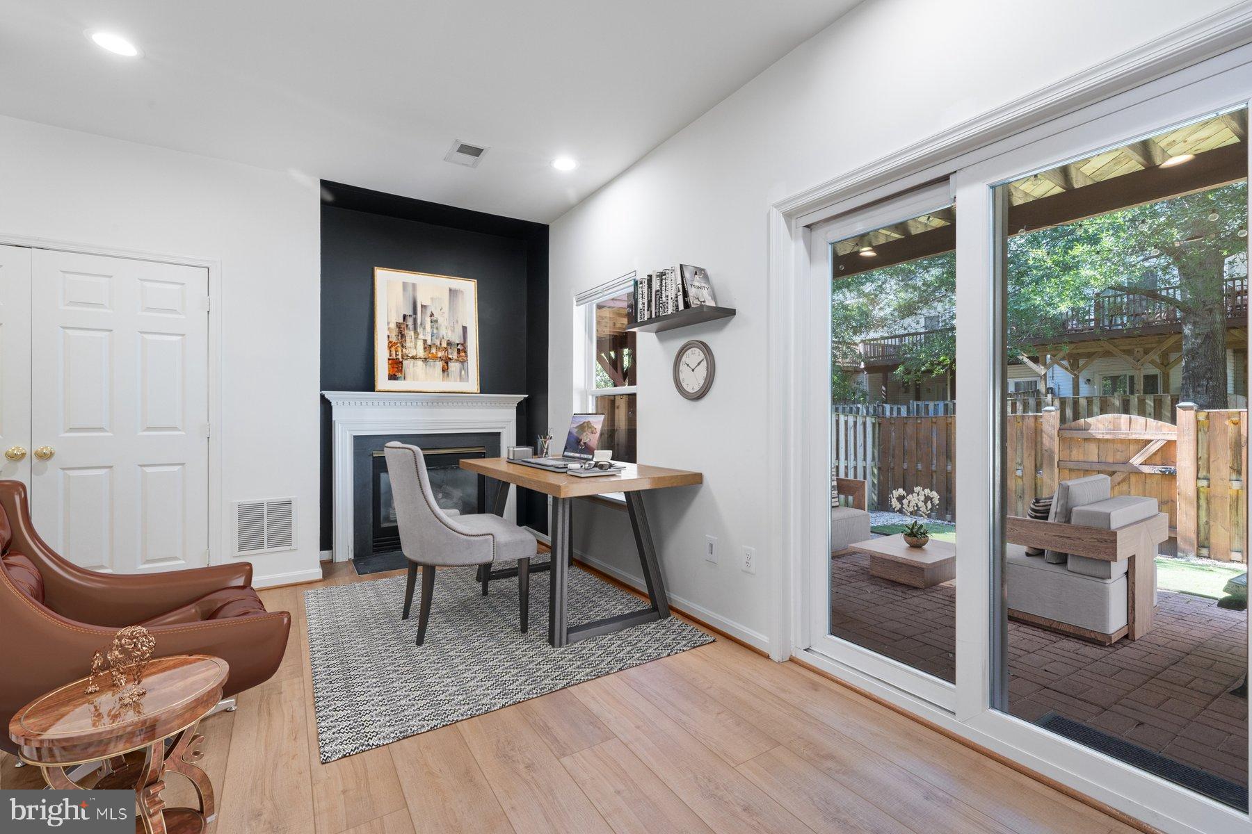 ISLAND CREEK - Residential