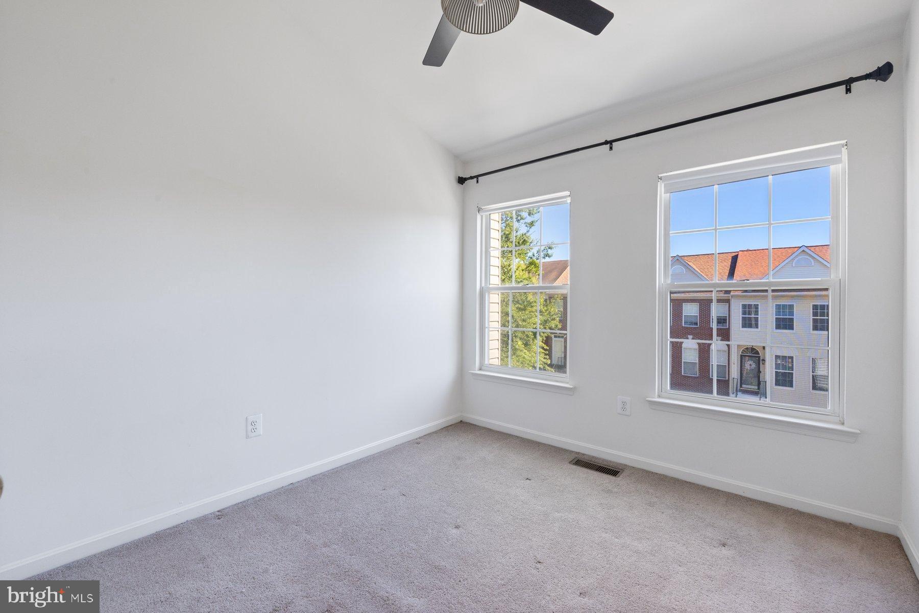 ISLAND CREEK - Residential