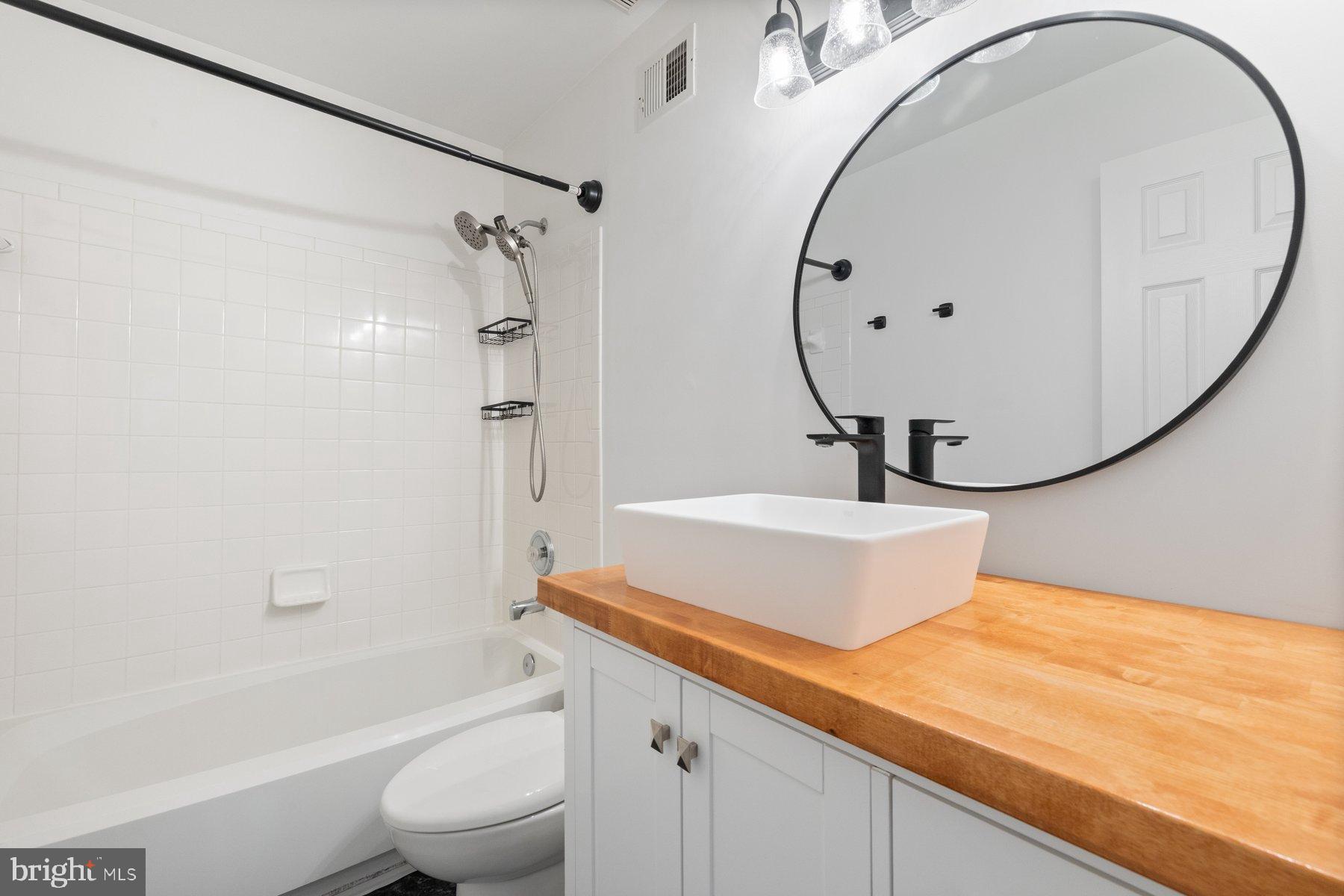 ISLAND CREEK - Residential