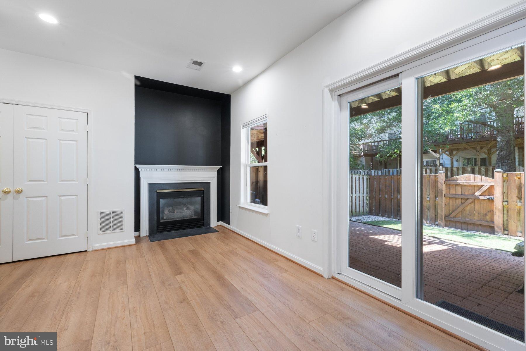 ISLAND CREEK - Residential