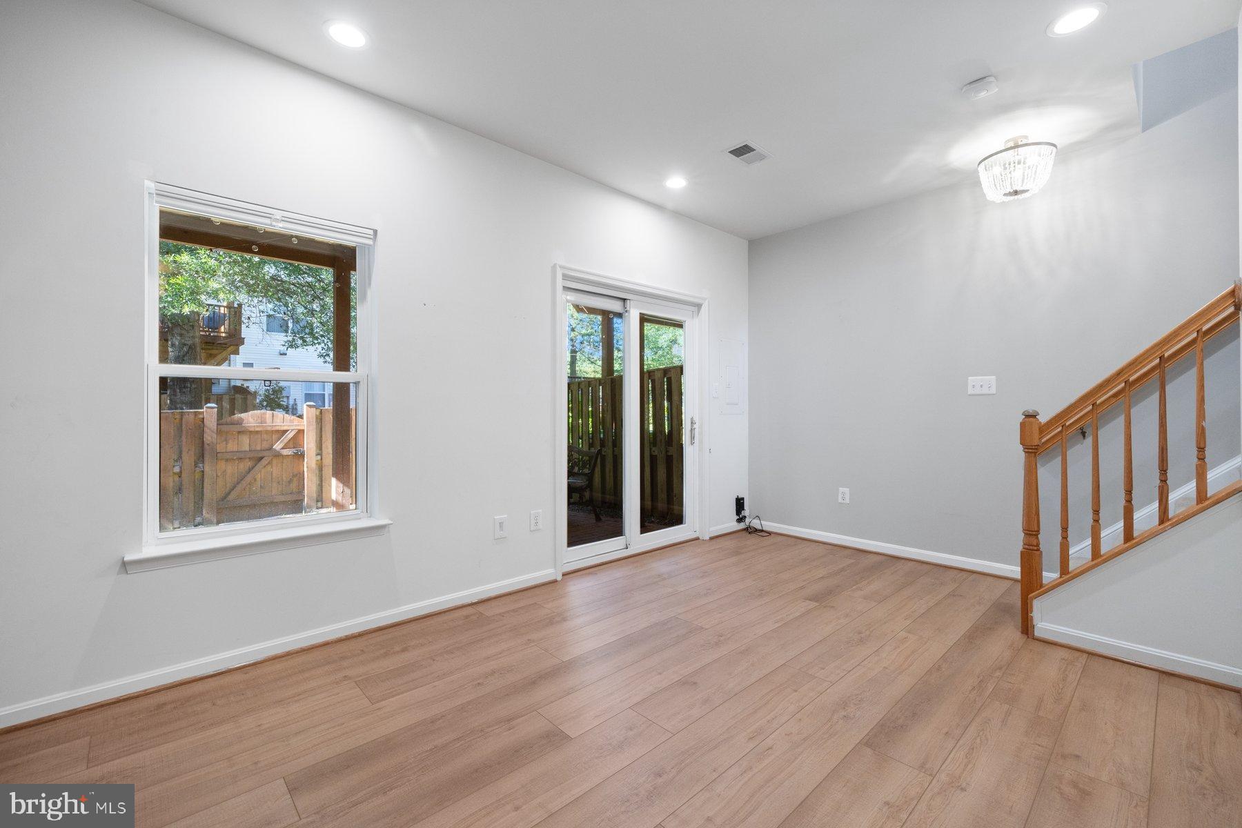 ISLAND CREEK - Residential