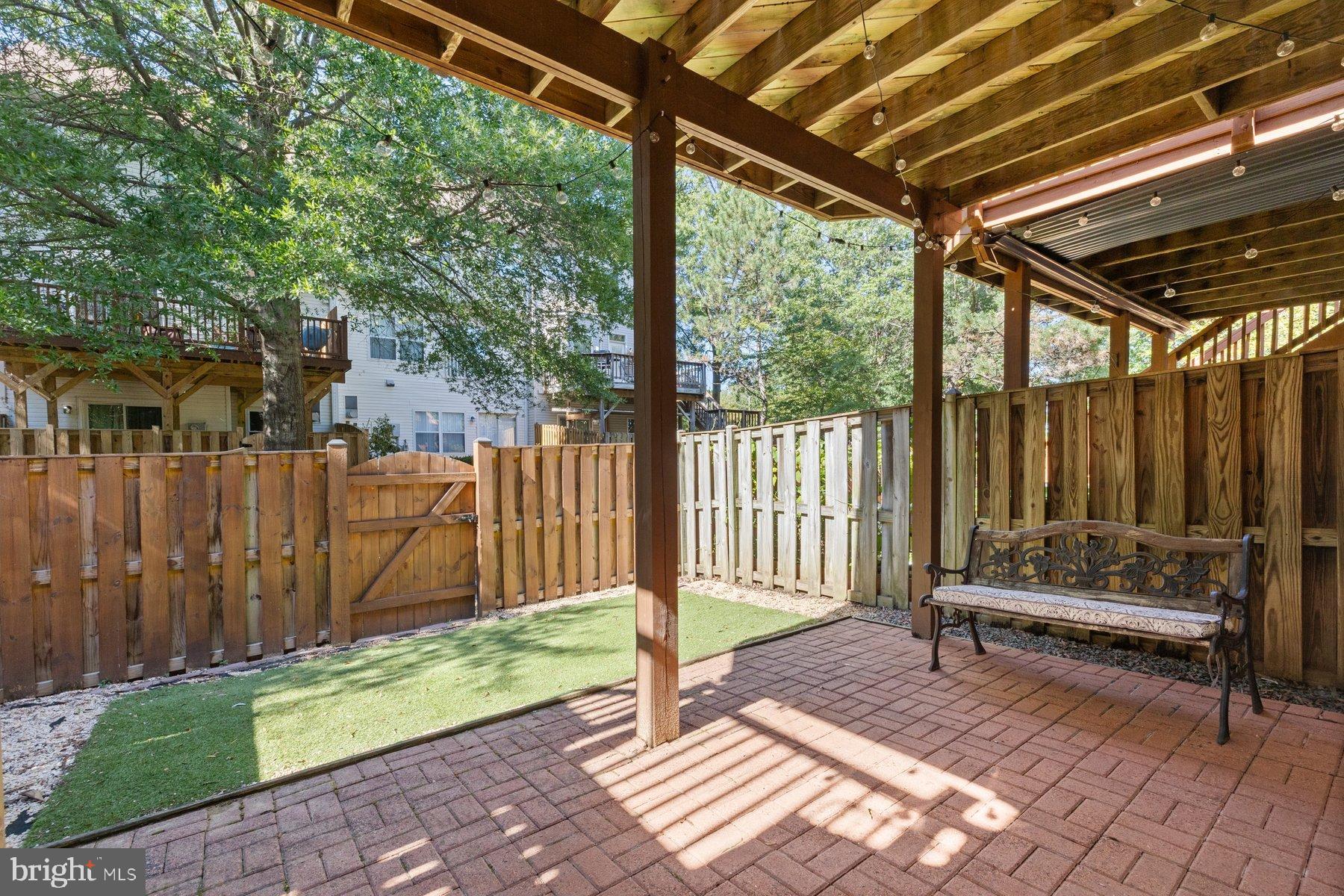 ISLAND CREEK - Residential