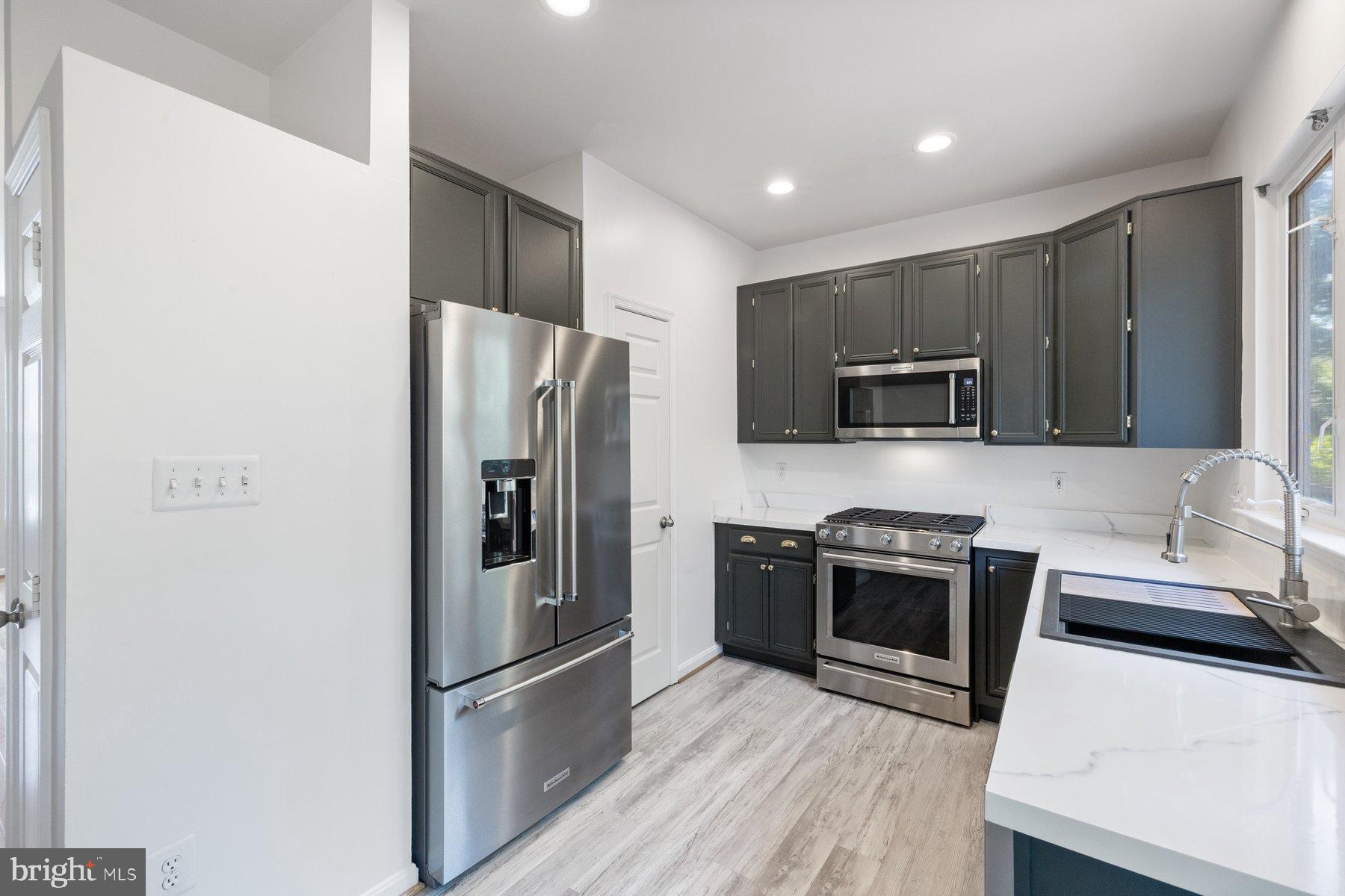 ISLAND CREEK - Residential