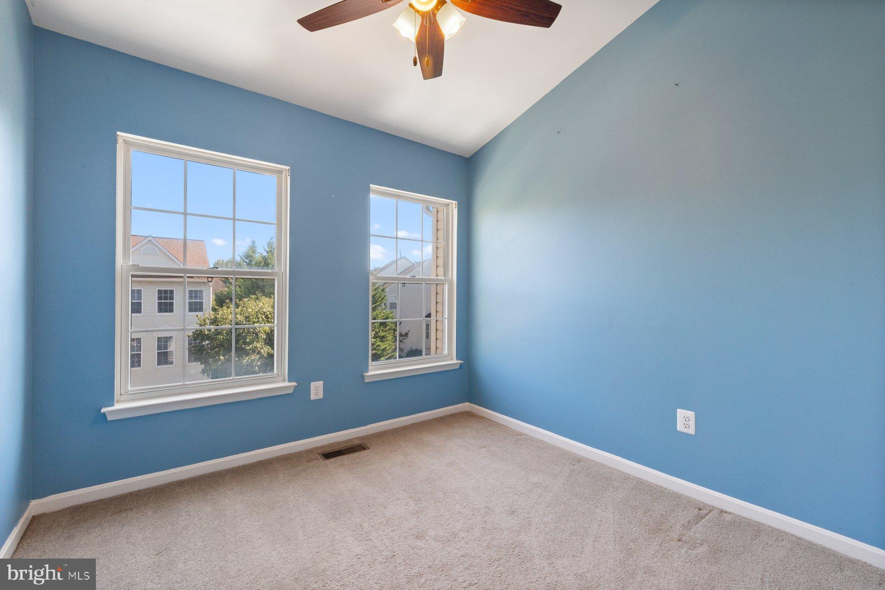 ISLAND CREEK - Residential