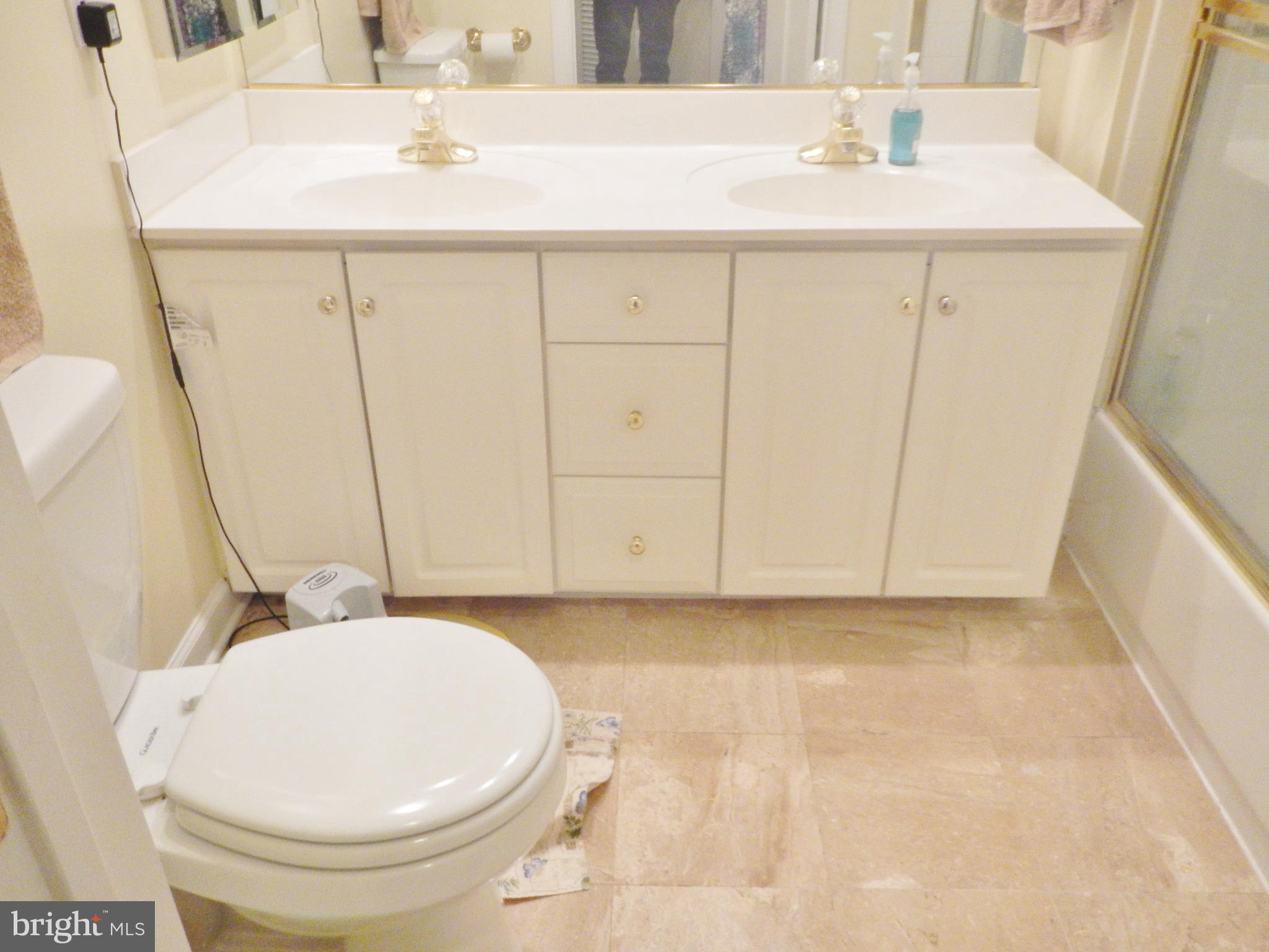 COURTHOUSE HILL - Residential Lease