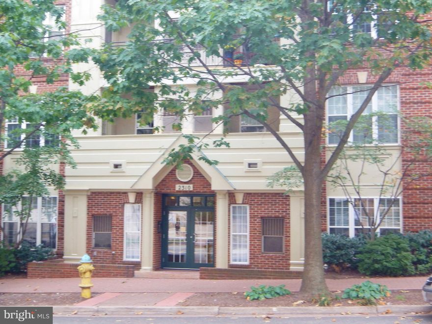 Award-winning Courthouse Hill Condominiums are right next to the Courthouse Metro.  Security, Mid-Rise buildings.  Second floor w/ balcony.  Hardwood floors living, dining and bedrooms.  Tile in kitchen and foyer.  Gas fireplace in LR.  Separate dining room.  Washer/dryer in hall closet.   No smoking in unit.  will consider pets on a case by case basis with refundable pet deposit.  No large dogs.  Minimum one year lease.  Tenant pays separate gas and electric.  $400 move-in fee.  Up to 3 year lease ok.  Available August 1.