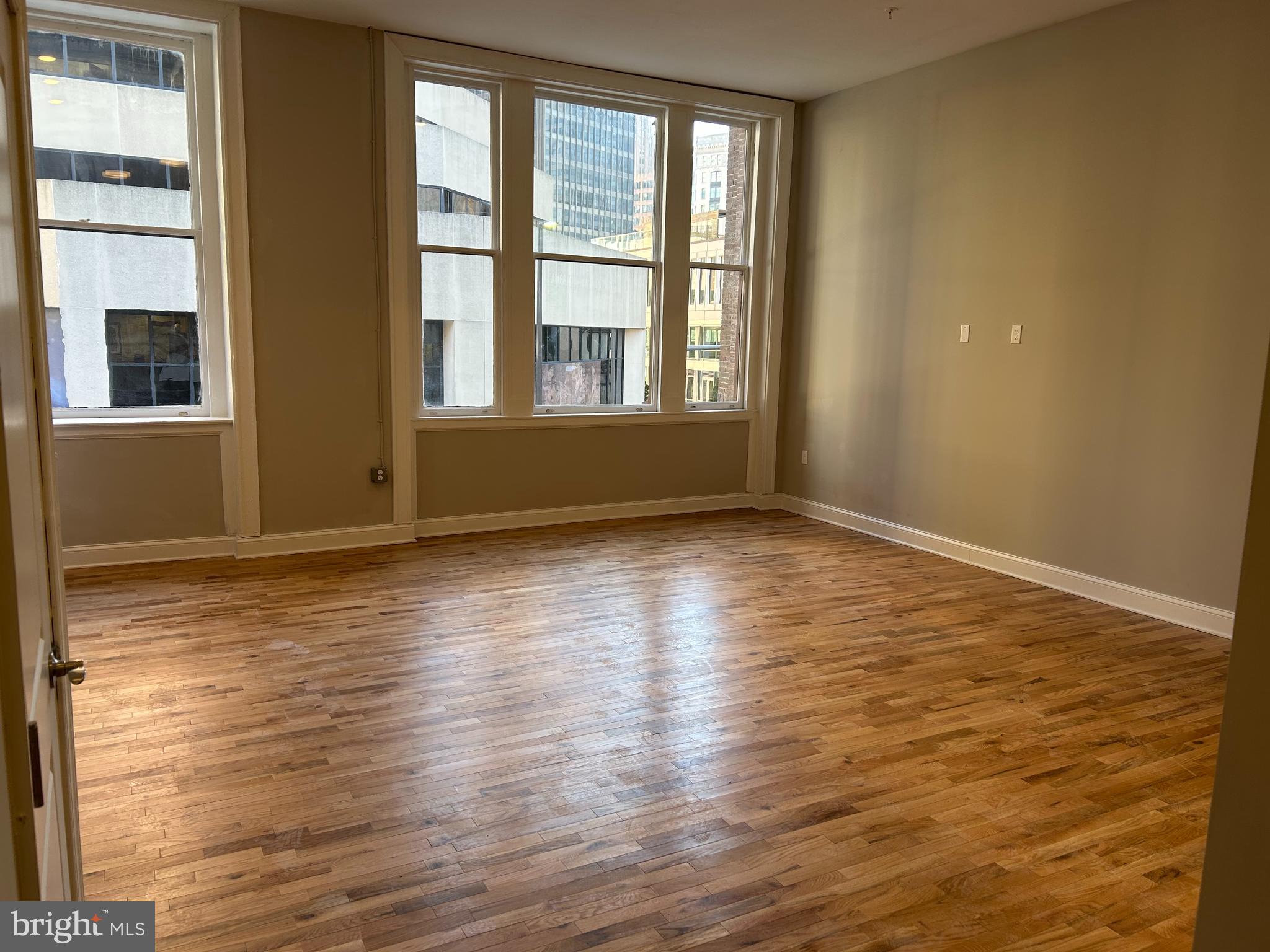 100 W LEXINGTON STREET 202