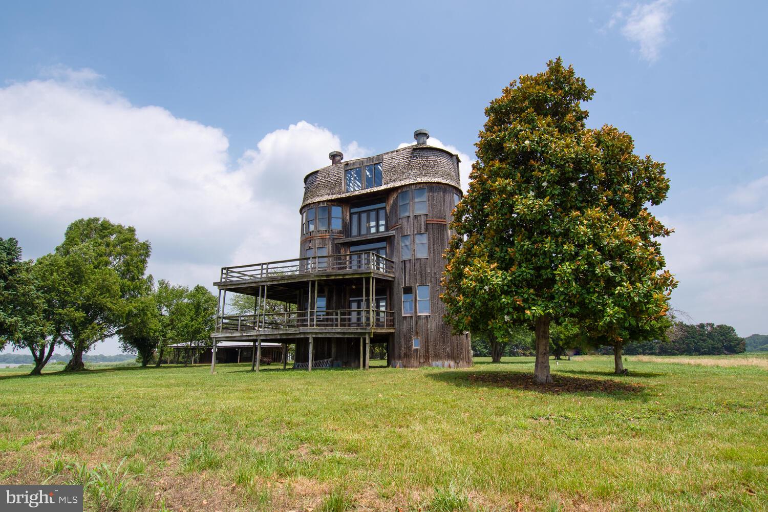 LANDS END - Residential