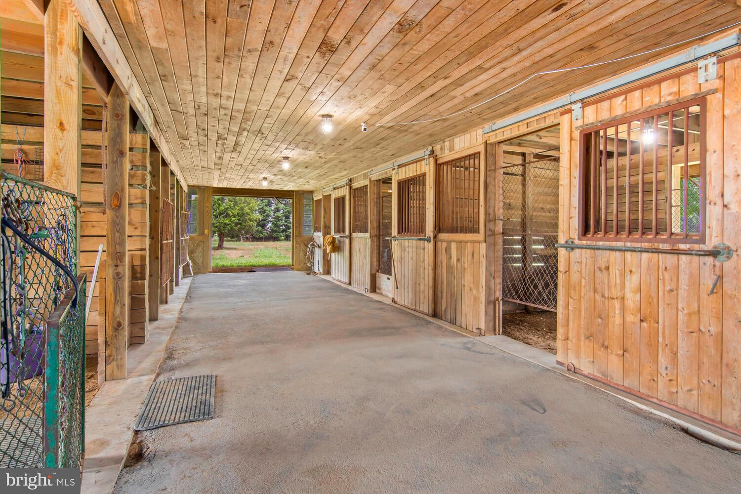 LANDS END - Residential