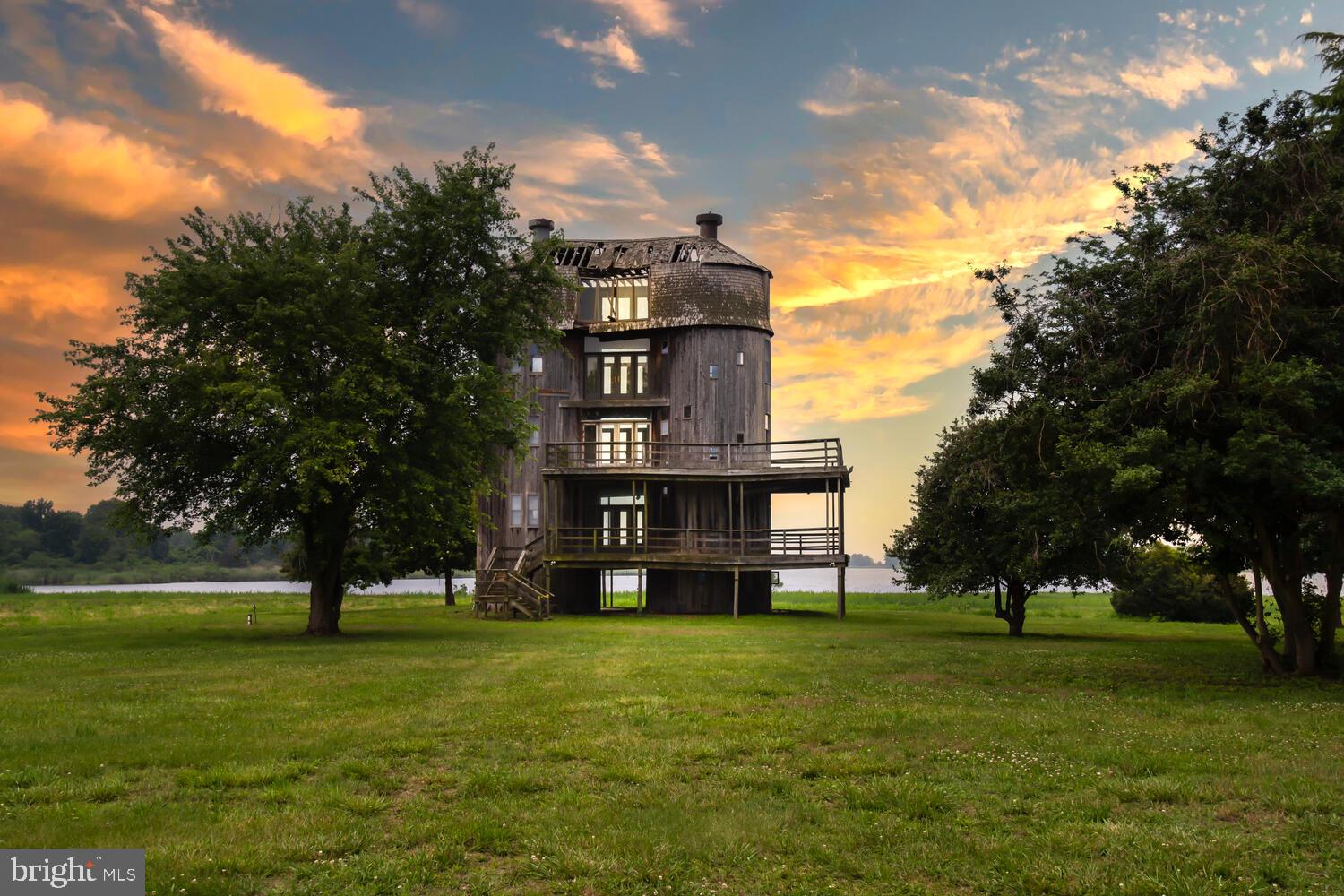 LANDS END - Residential