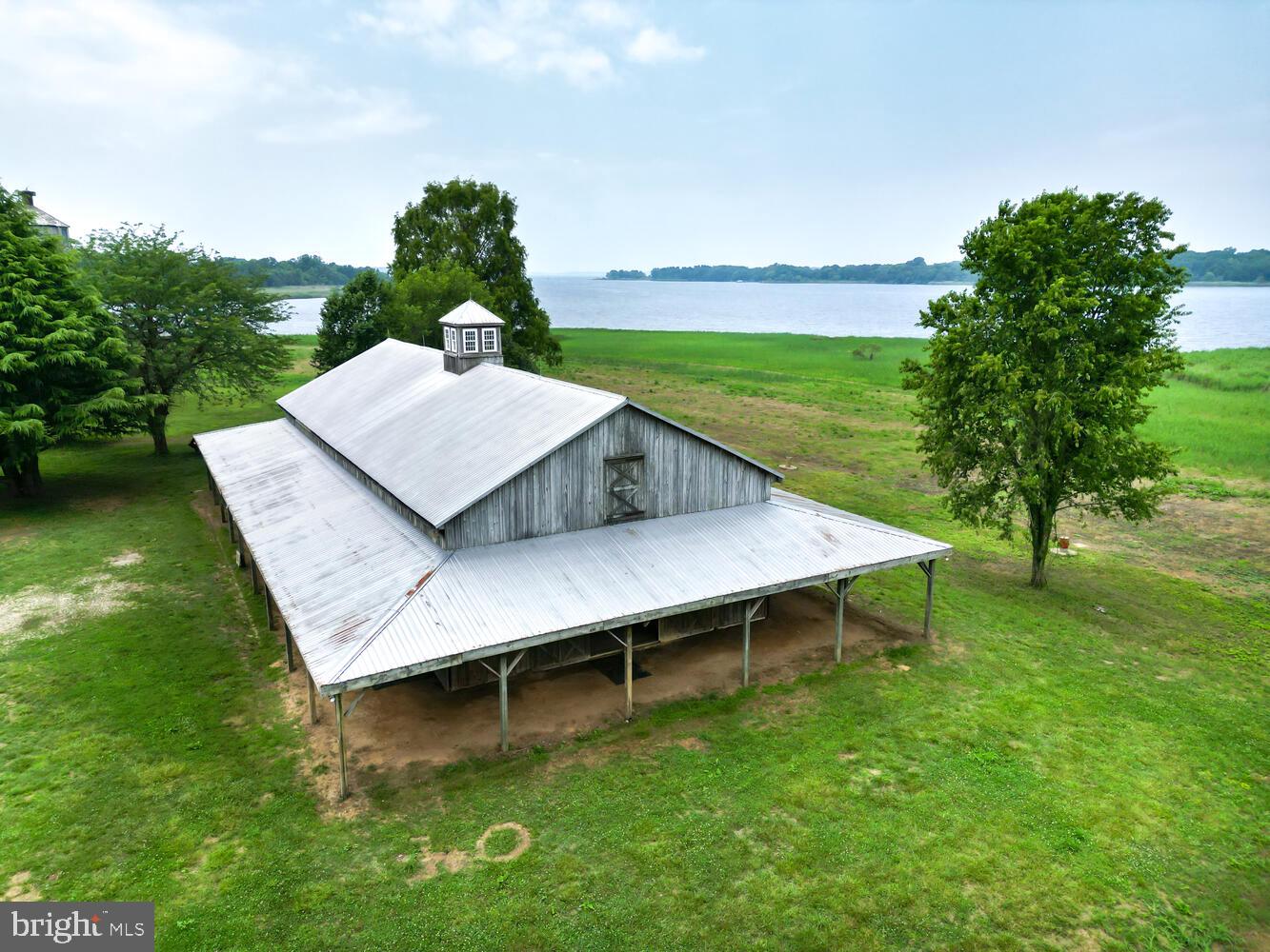 LANDS END - Residential