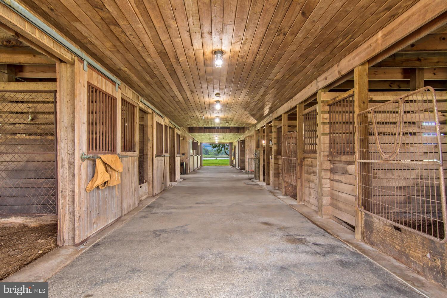 LANDS END - Residential