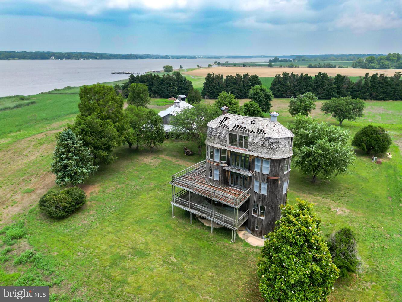 LANDS END - Residential