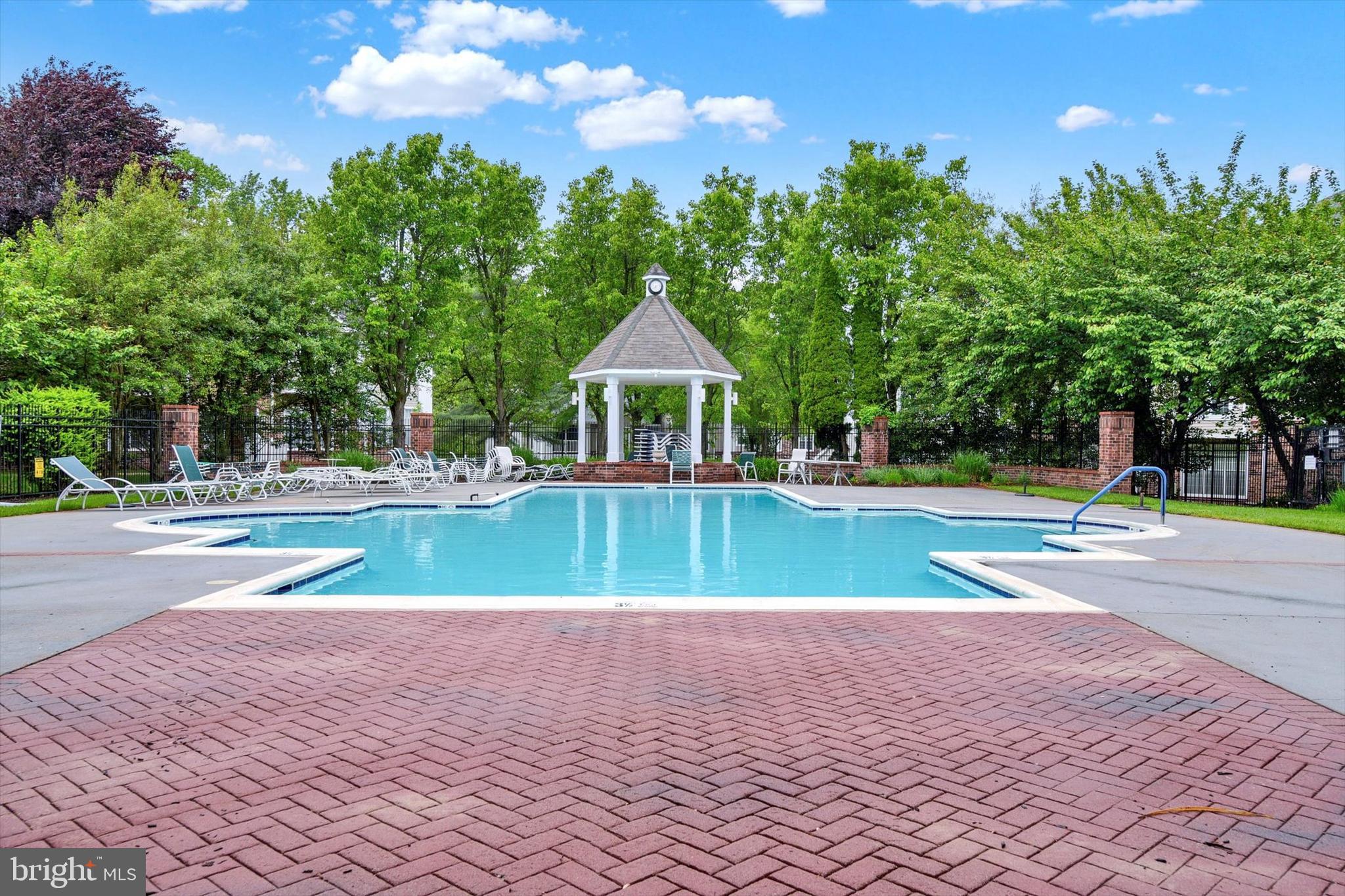 ENGLISH COUNTRY MANOR - Residential