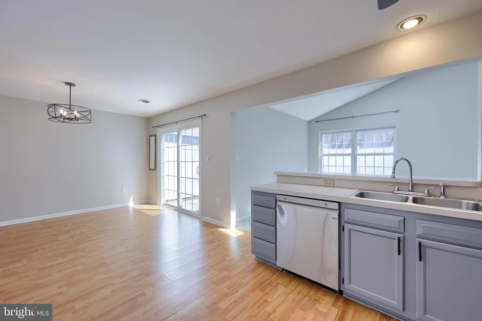 York, Pennsylvania 17404, United States, 3 Bedrooms Bedrooms, ,2 BathroomsBathrooms,Residential,Coming Soon,193890