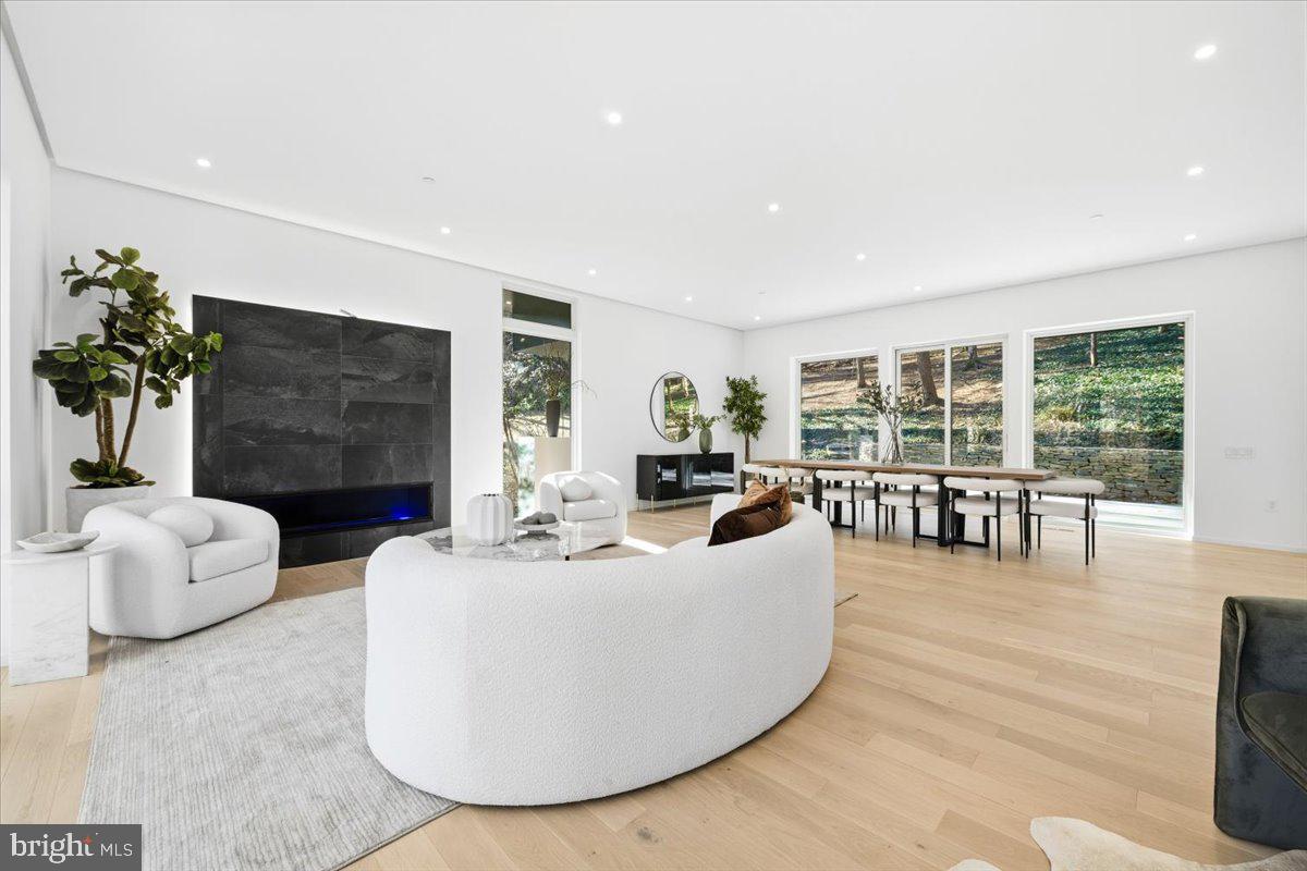 FLINT HILL - Residential