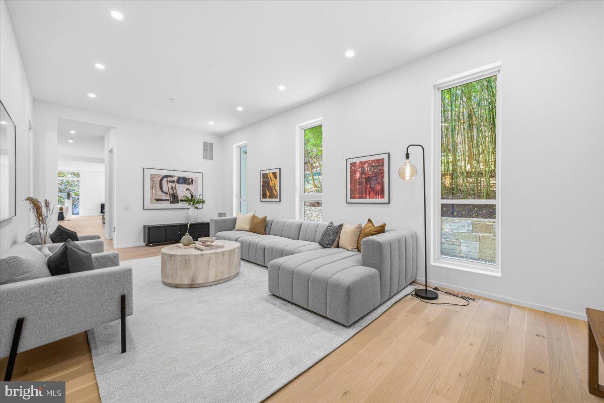 FLINT HILL - Residential