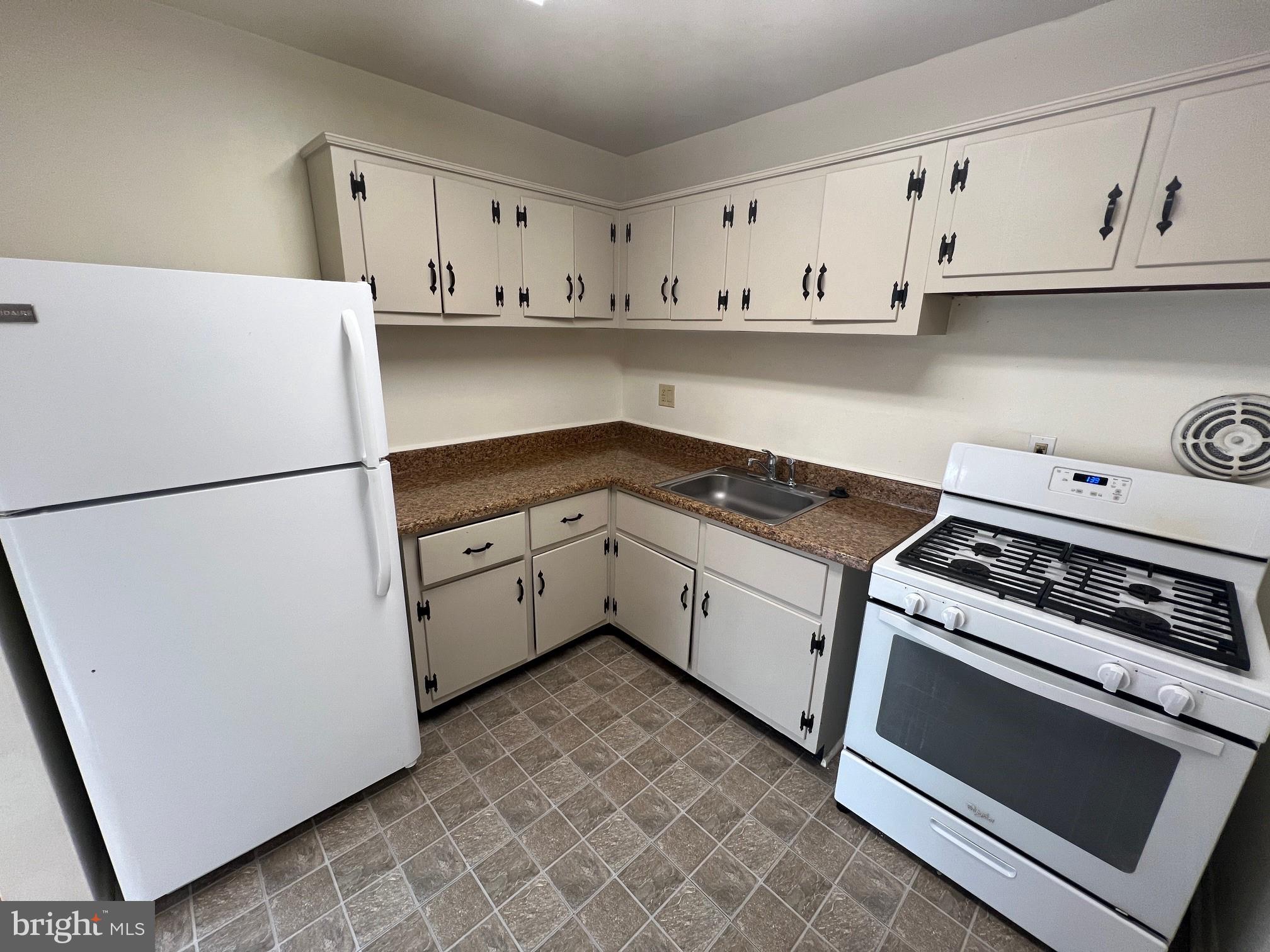 NORTHSIDE TOWNHOUSE APARTMENTS - Residential Lease