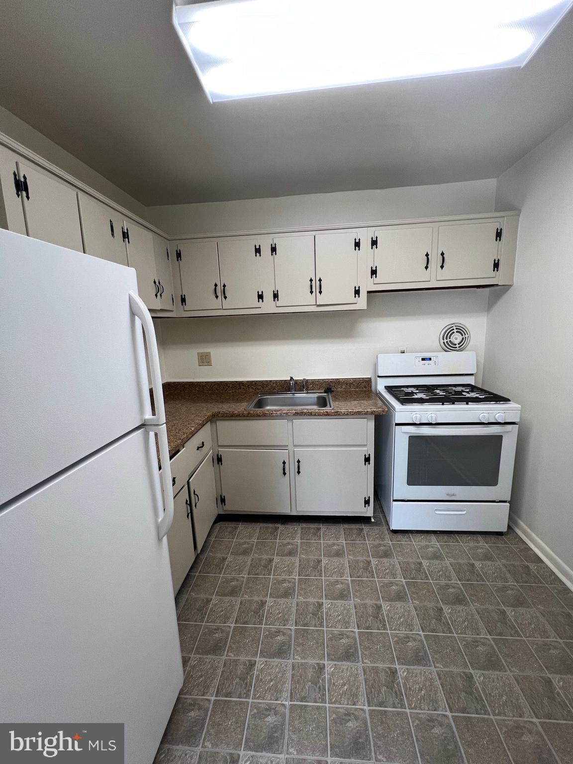 NORTHSIDE TOWNHOUSE APARTMENTS - Residential Lease