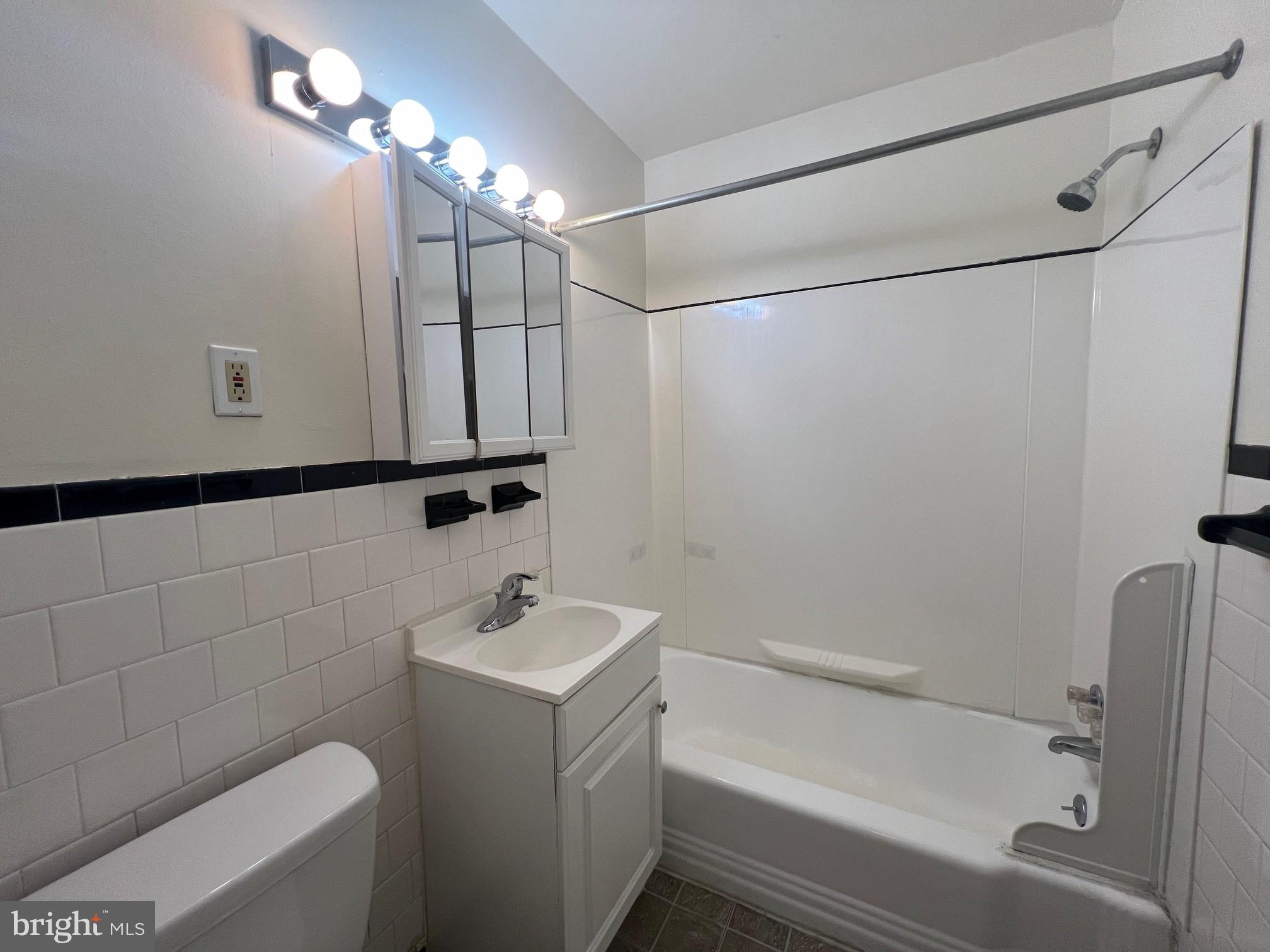 NORTHSIDE TOWNHOUSE APARTMENTS - Residential Lease