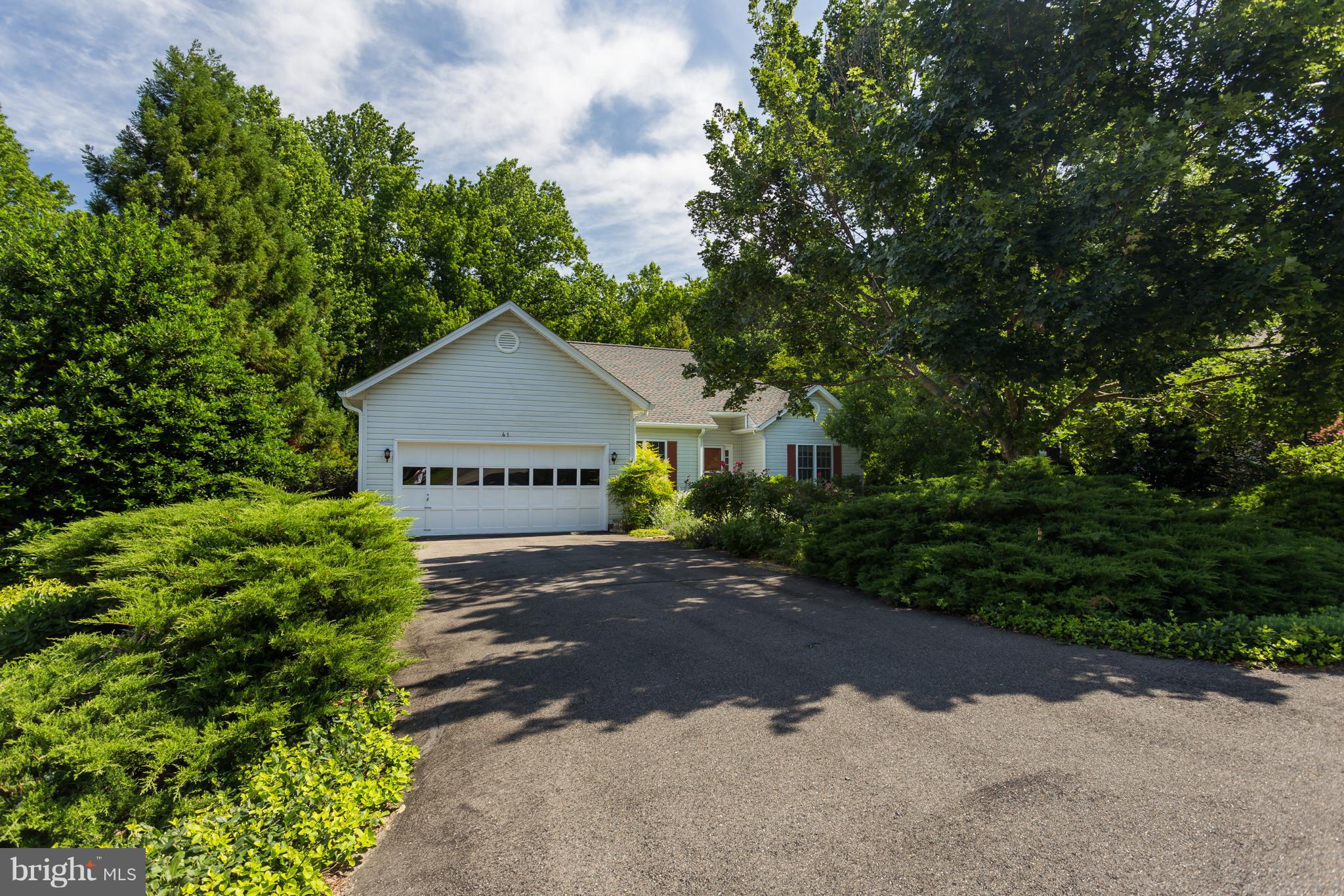 RIDGE POINTE - Residential