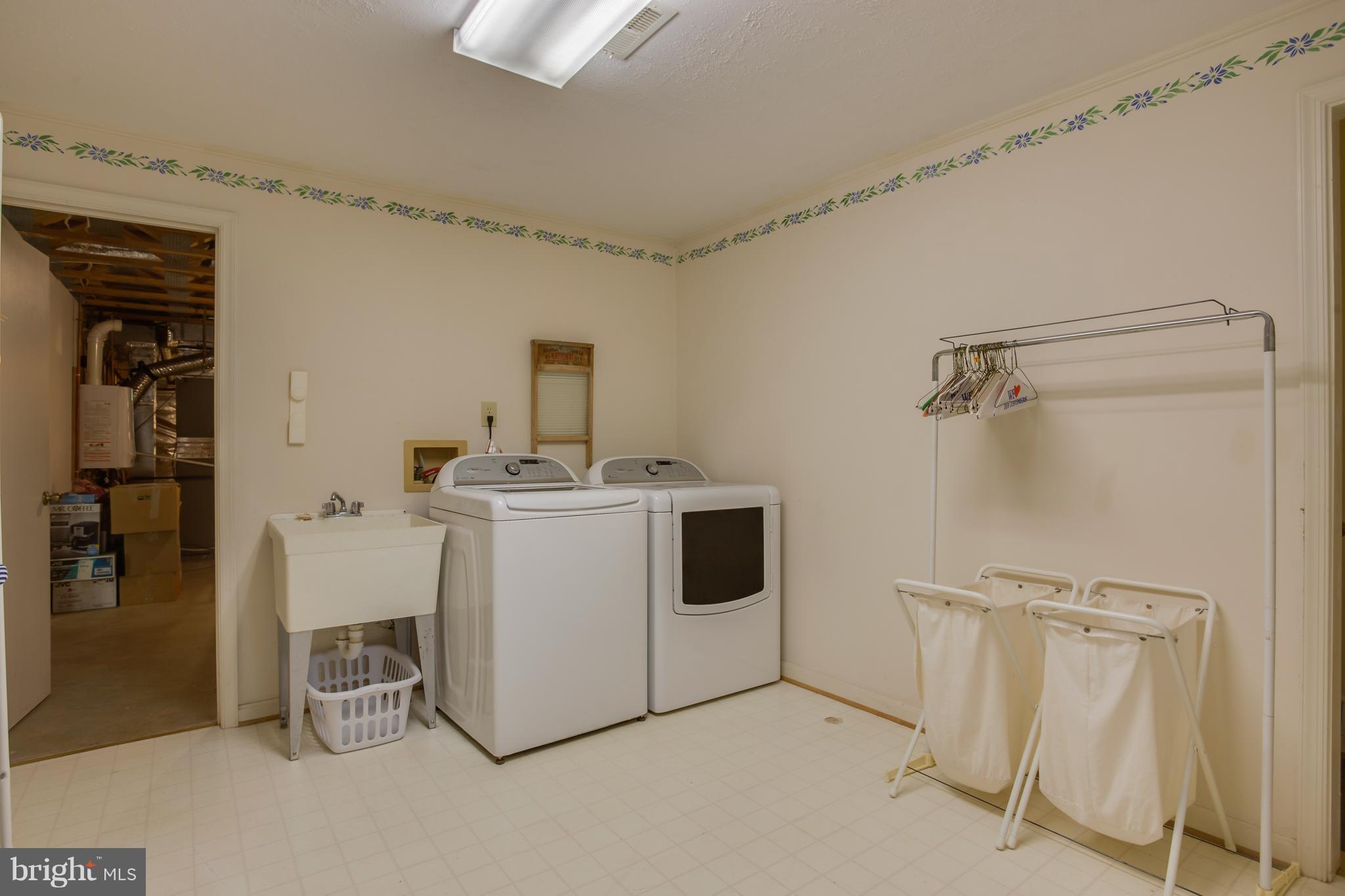 RIDGE POINTE - Residential