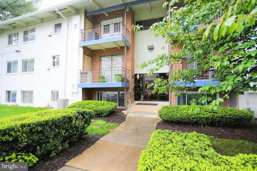Updated 2BR 1,5Bath Condo Conveniently Located in Beltsville.
Central air, modern appliances, newer flooring, In-building laundry room, and in secured building community.
The moderate HoA fee includes ALL utilities and exterior upkeep.

Rent to own option available, start as renter on lease with option to purchase when ready.