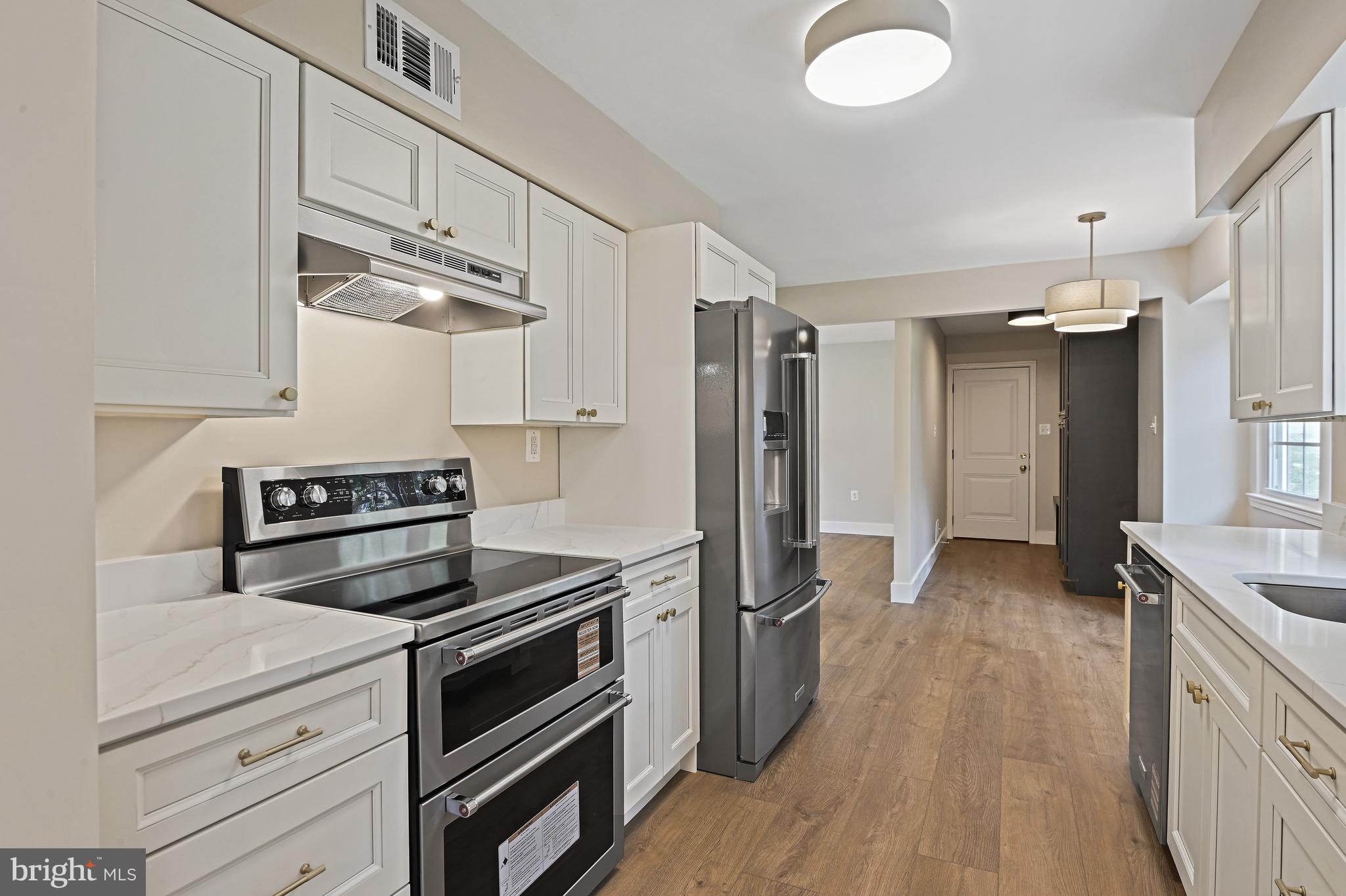 BURKE STATION SQUARE - Residential