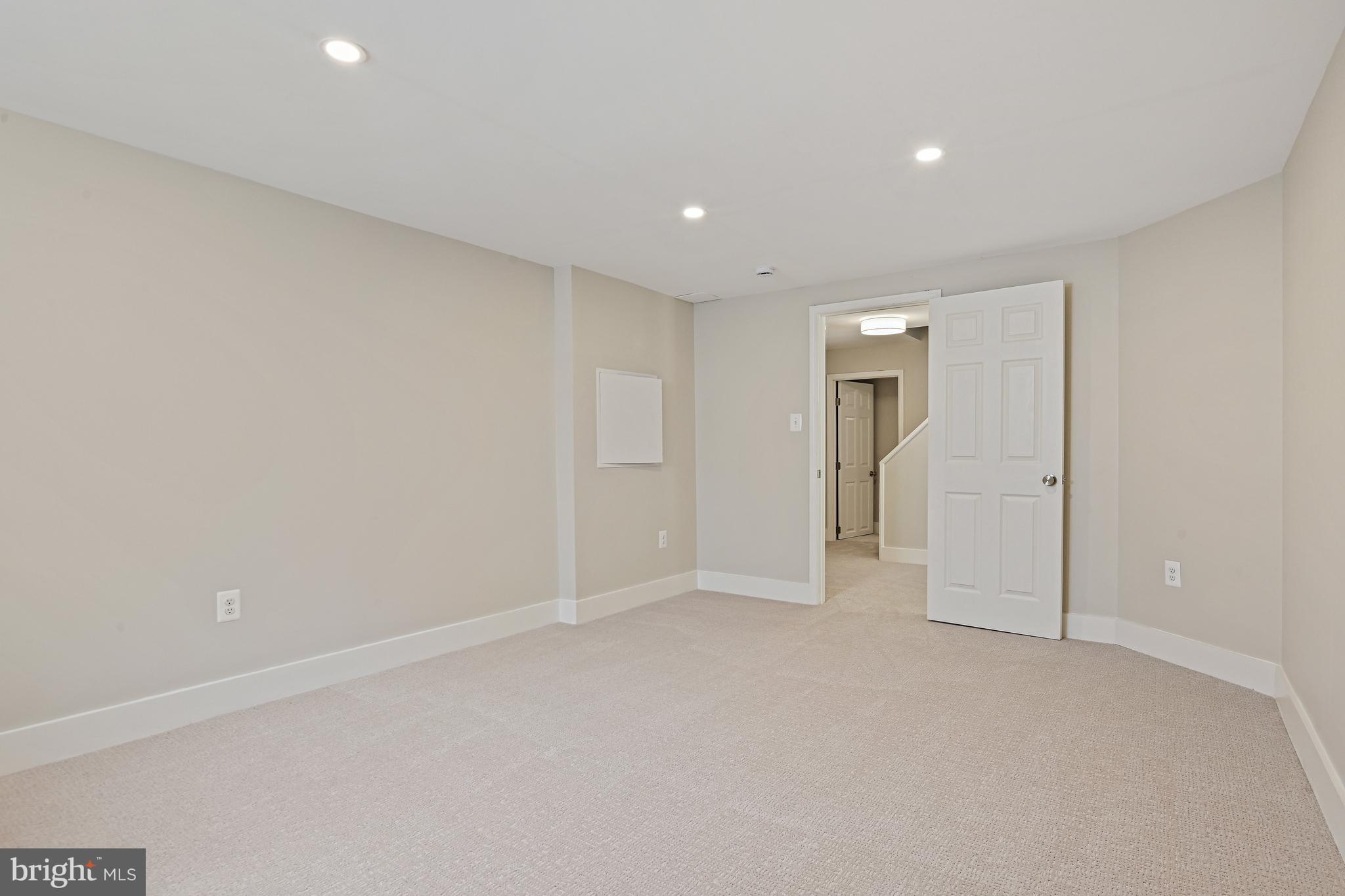 BURKE STATION SQUARE - Residential