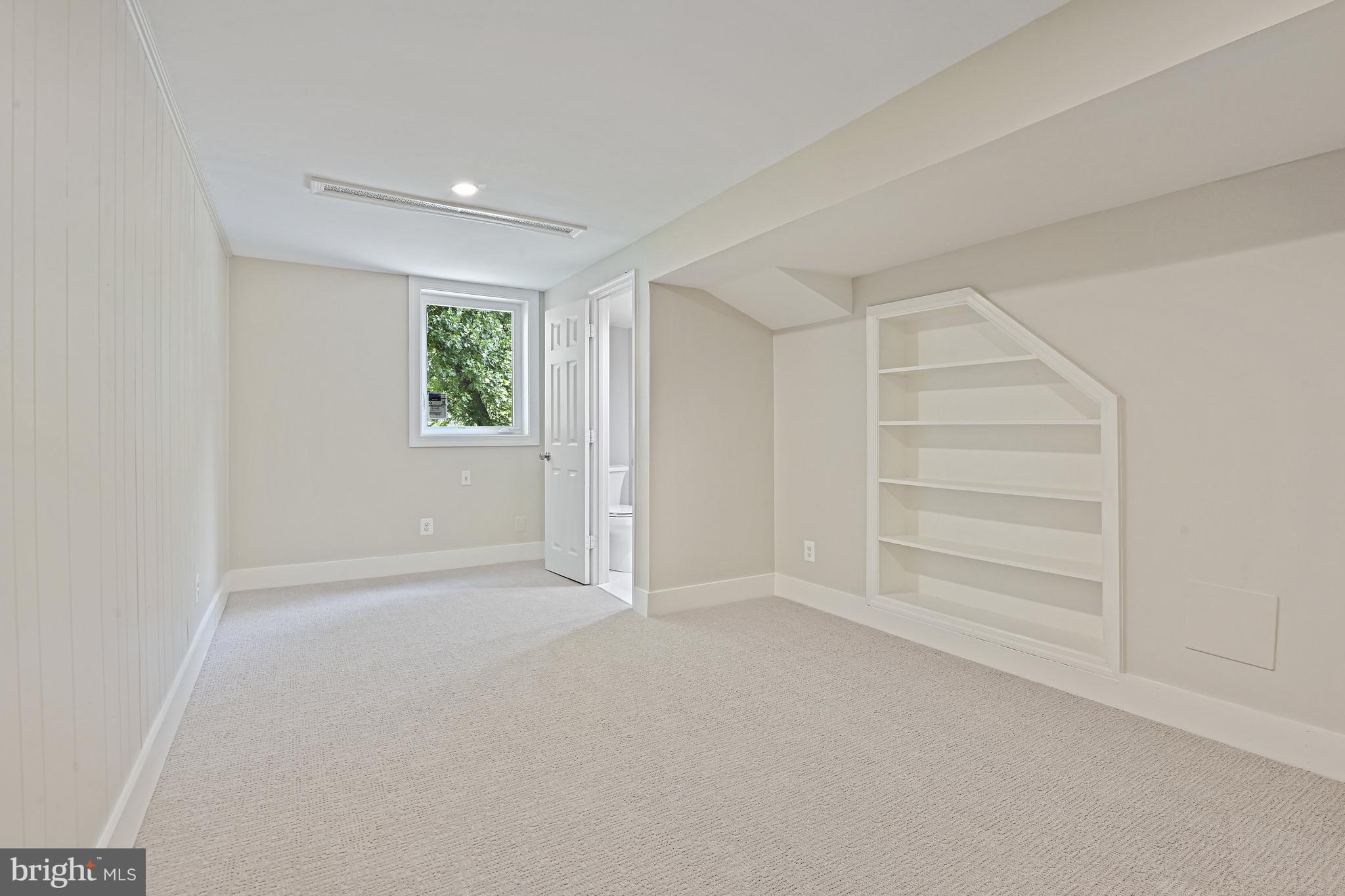 BURKE STATION SQUARE - Residential