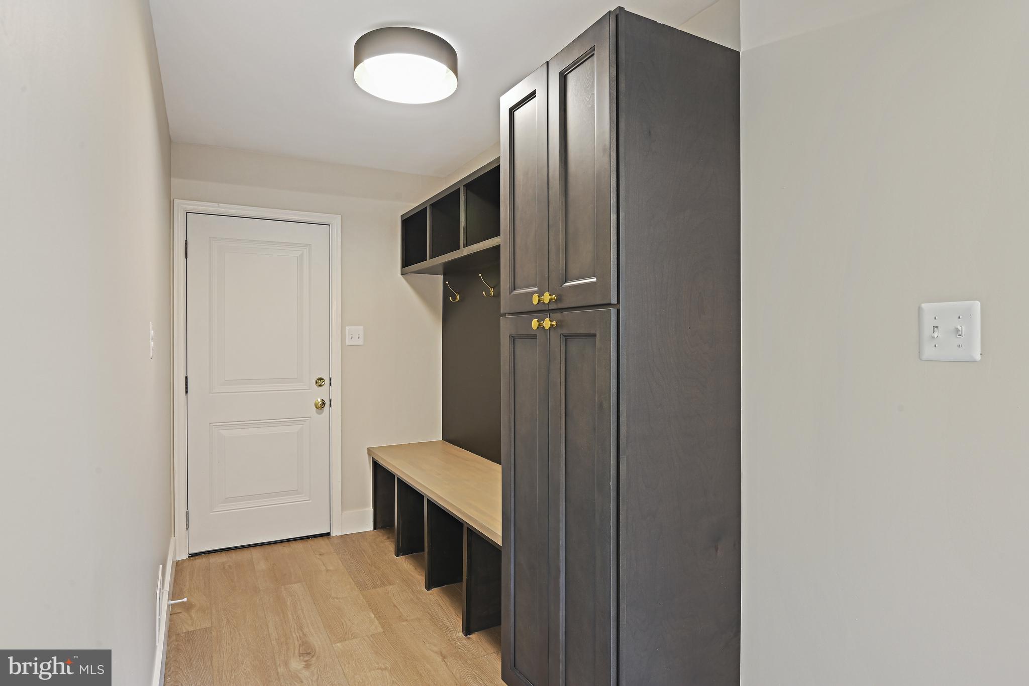 BURKE STATION SQUARE - Residential