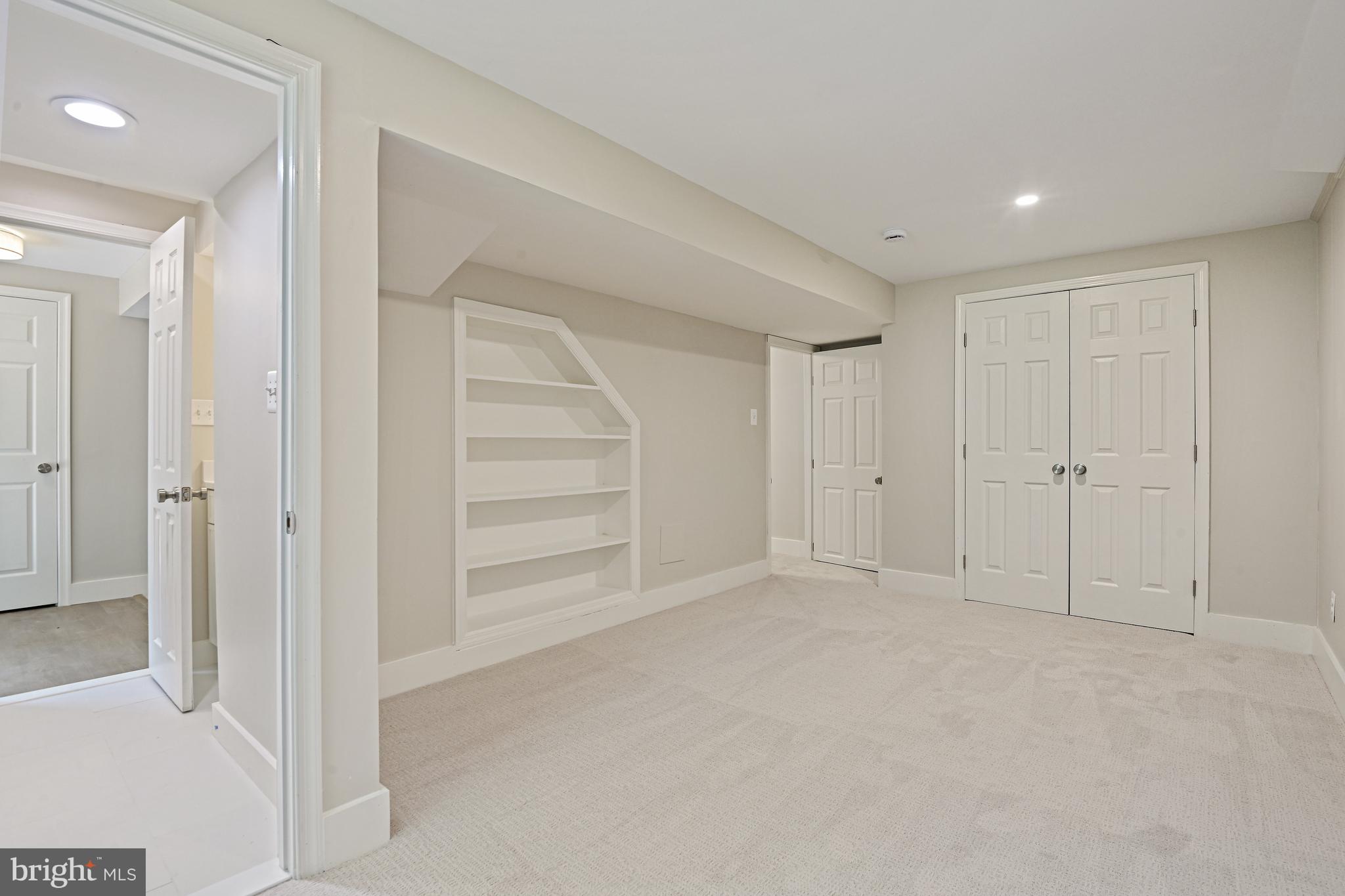 BURKE STATION SQUARE - Residential