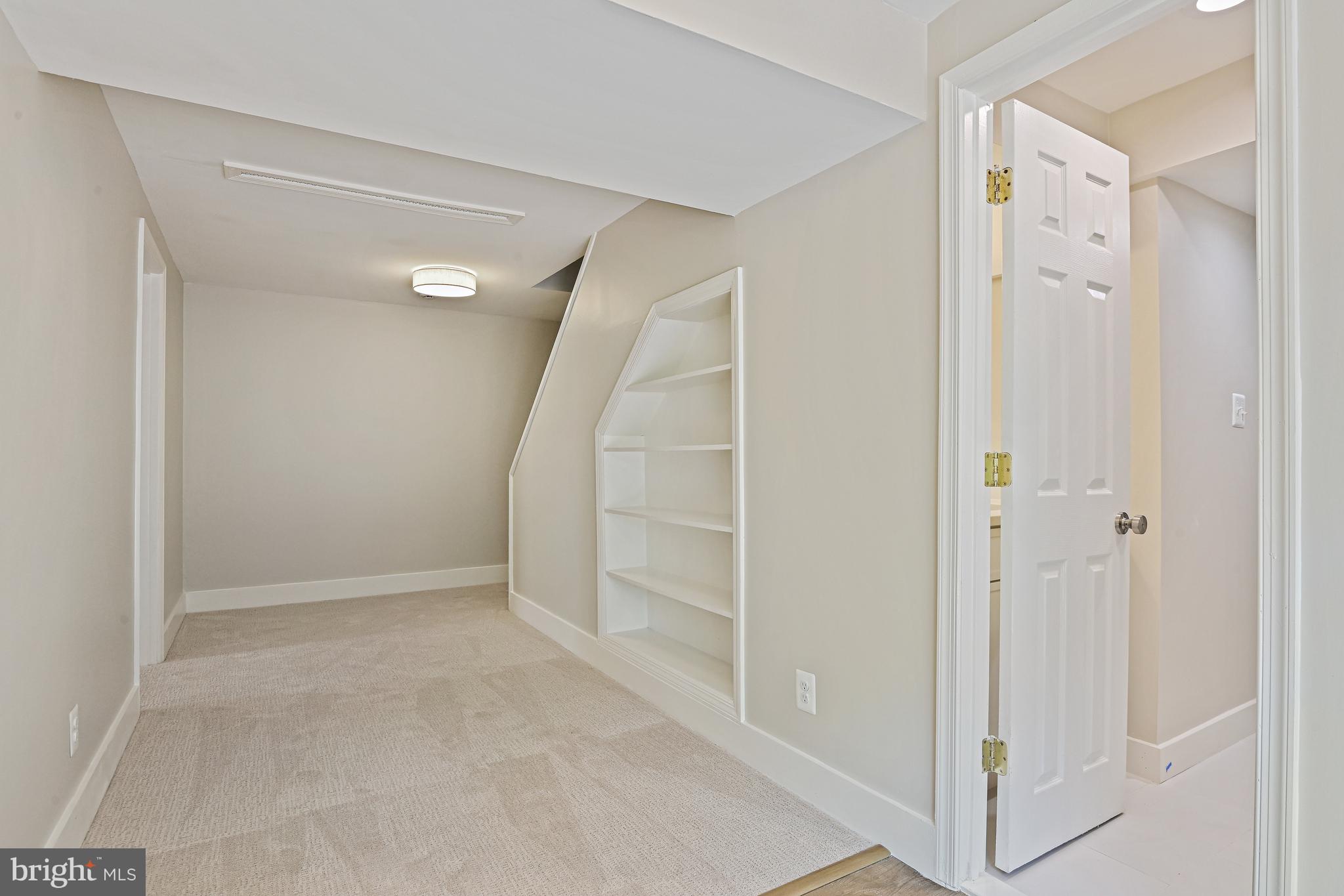 BURKE STATION SQUARE - Residential