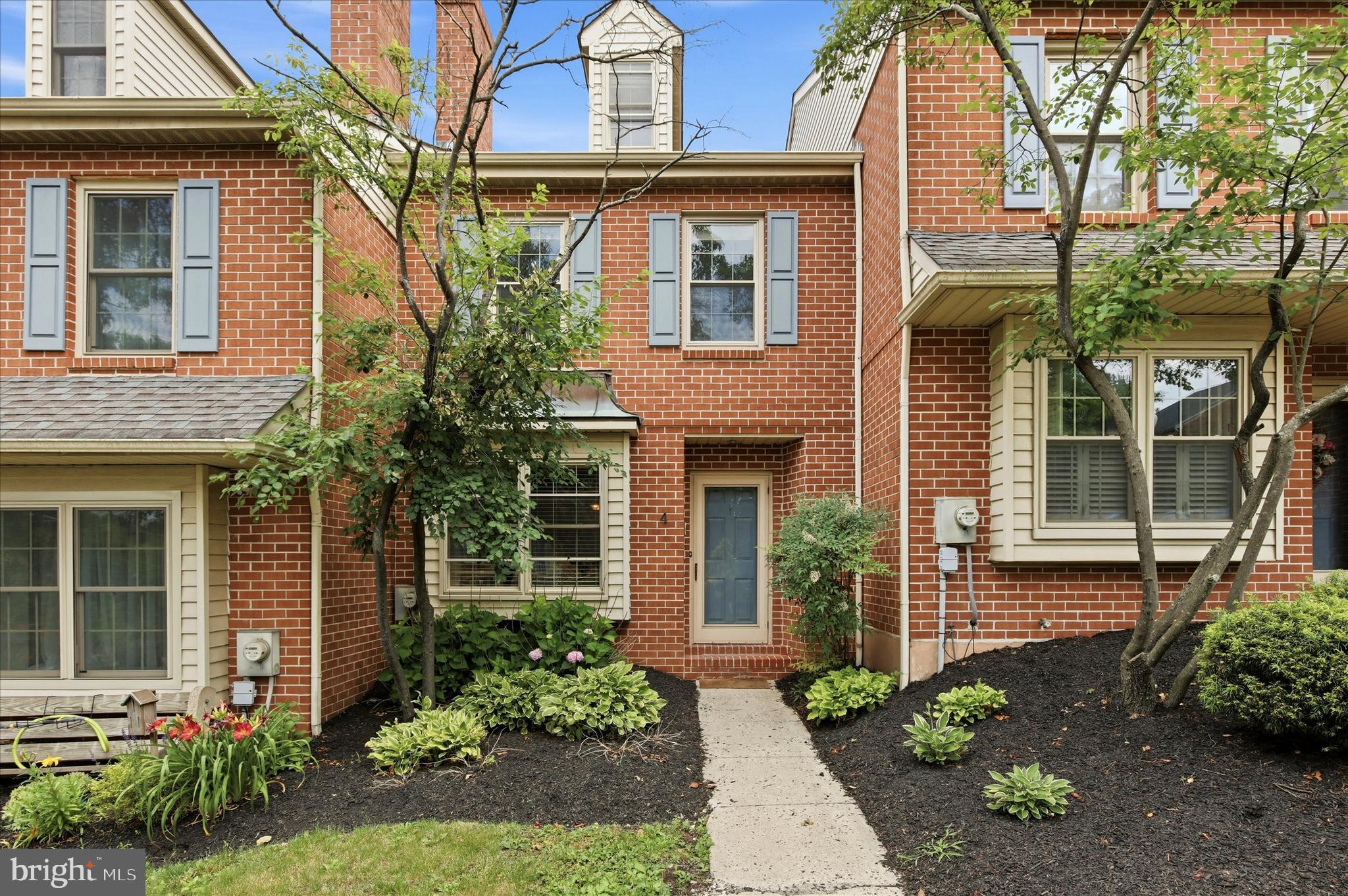 700 FARMINGTON AVENUE 4