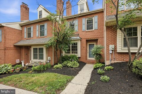 Townhouse For Sale - 700 Farmington Avenue #4<br/> POTTSTOWN, PA 19464